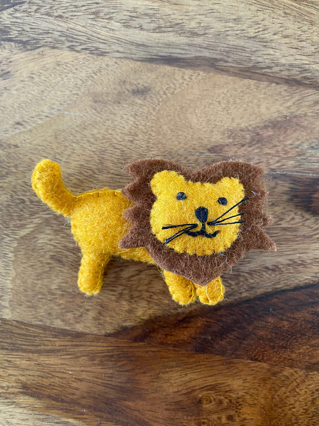 Filz Anstecker Brosche Löwe Lion