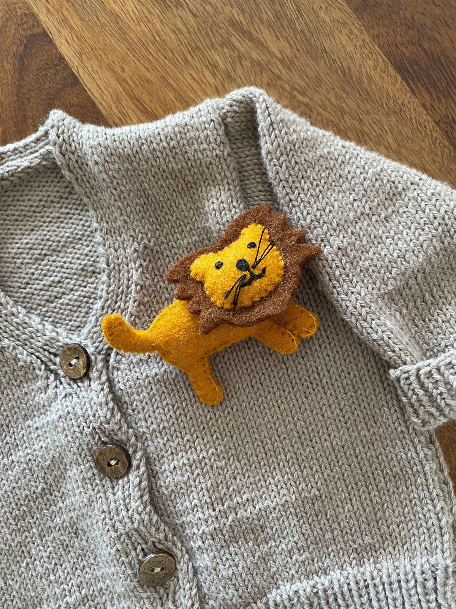 Filz Anstecker Brosche Löwe Lion