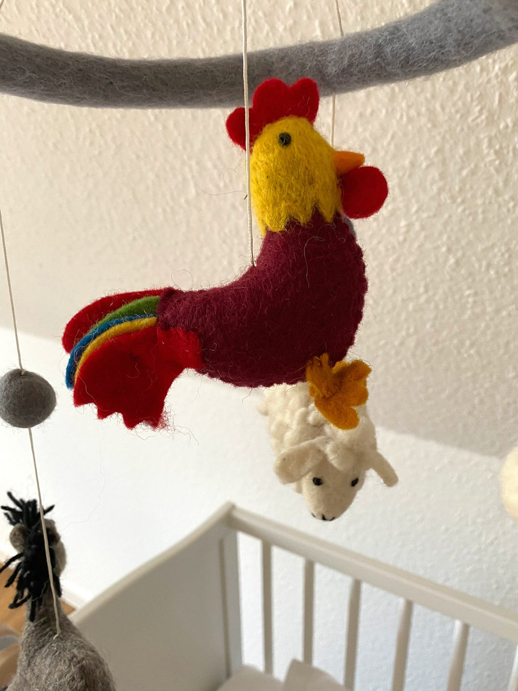 Mobilé Bauernhof, Kinderzimmer, Filz, Schwein, Esel, Hahn, Kuh, Babyzimmer, Kindergarten, Wolle, Schafswolle, Dekoration, Babybett, Geburt