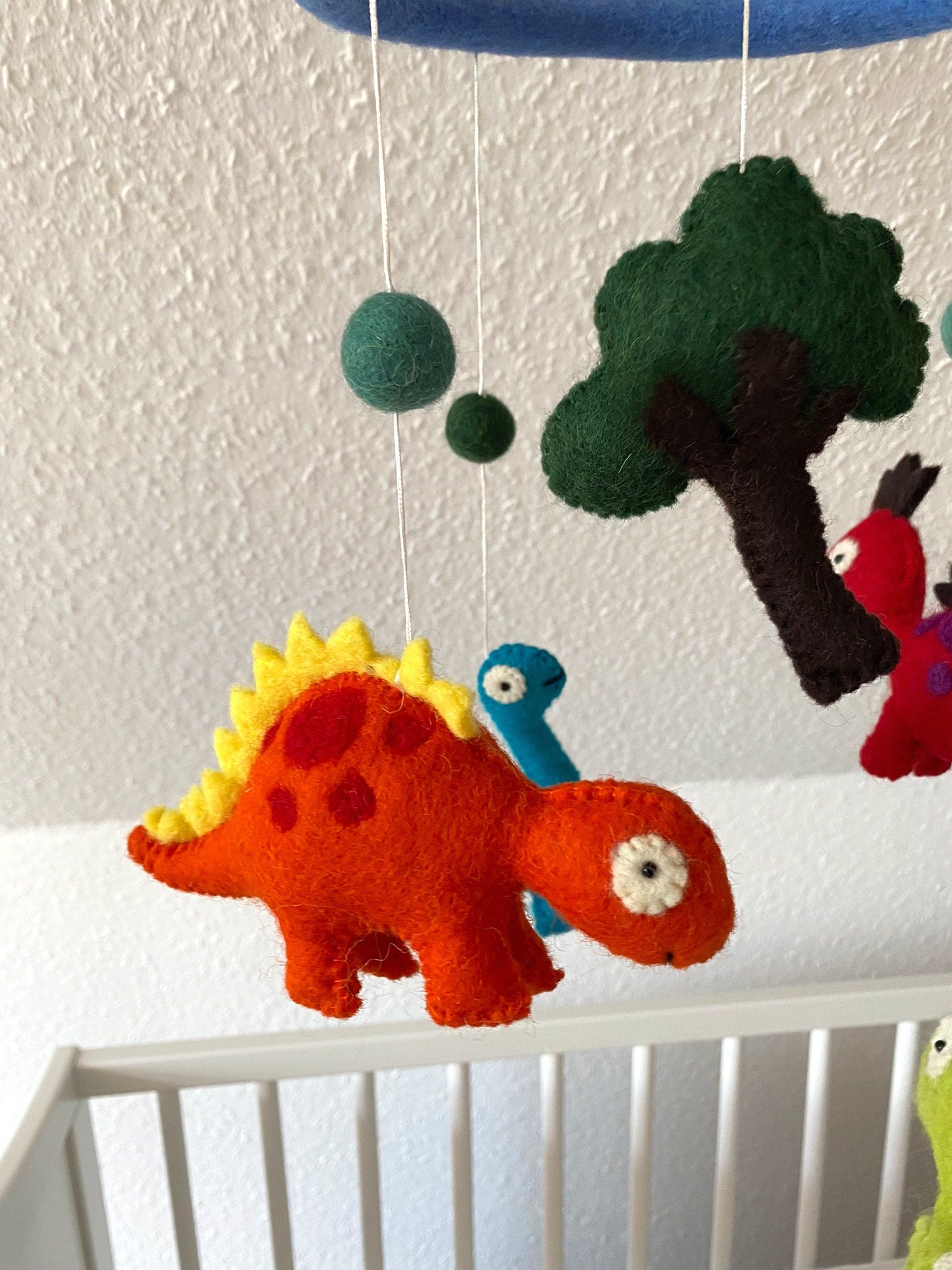 Dinosaurier Mobilé Baby, Kinderzimmer, Filz, , Babyzimmer, Kindergarten, Wolle, Schafswolle, Dino, Dekoration, Babybett, Geburt, bunt