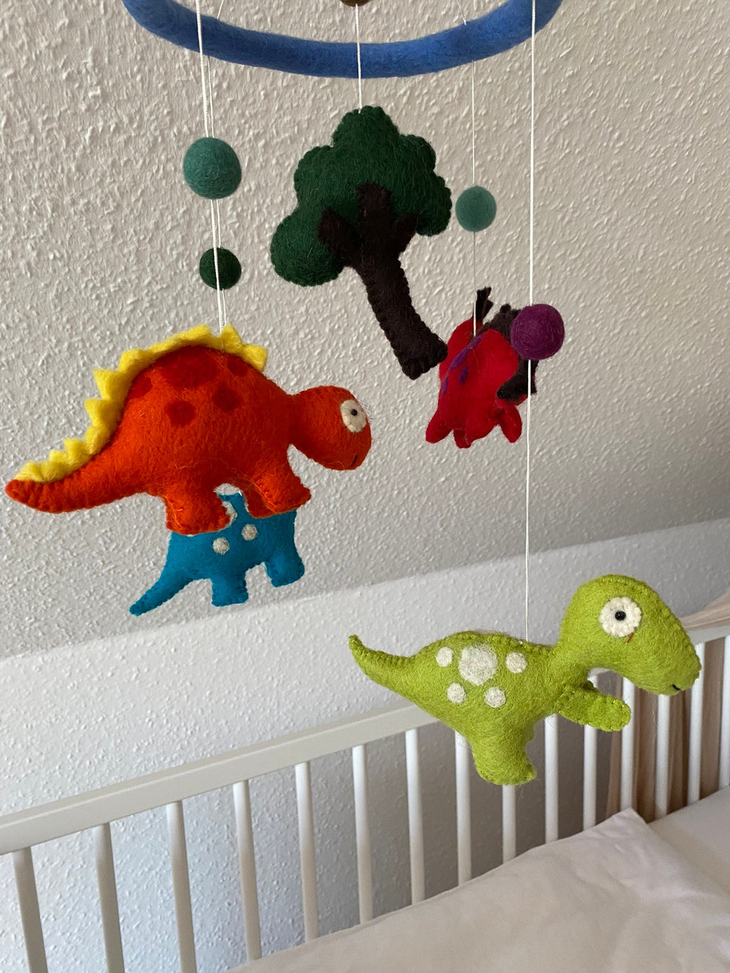 Dinosaurier Mobilé Baby, Kinderzimmer, Filz, , Babyzimmer, Kindergarten, Wolle, Schafswolle, Dino, Dekoration, Babybett, Geburt, bunt