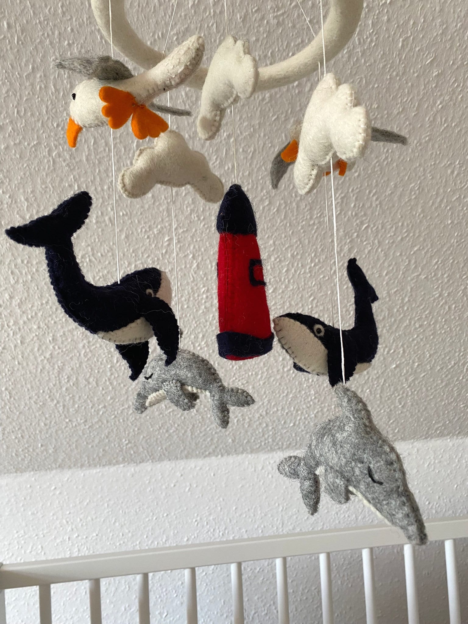 Leuchtturm Mobilé, Möwe, Walfisch, Delfin, maritim, Kinderzimmer, Filz, Babyzimmer, Wolle, Schafswolle, Dekoration, Babybett, Geburt, Orca