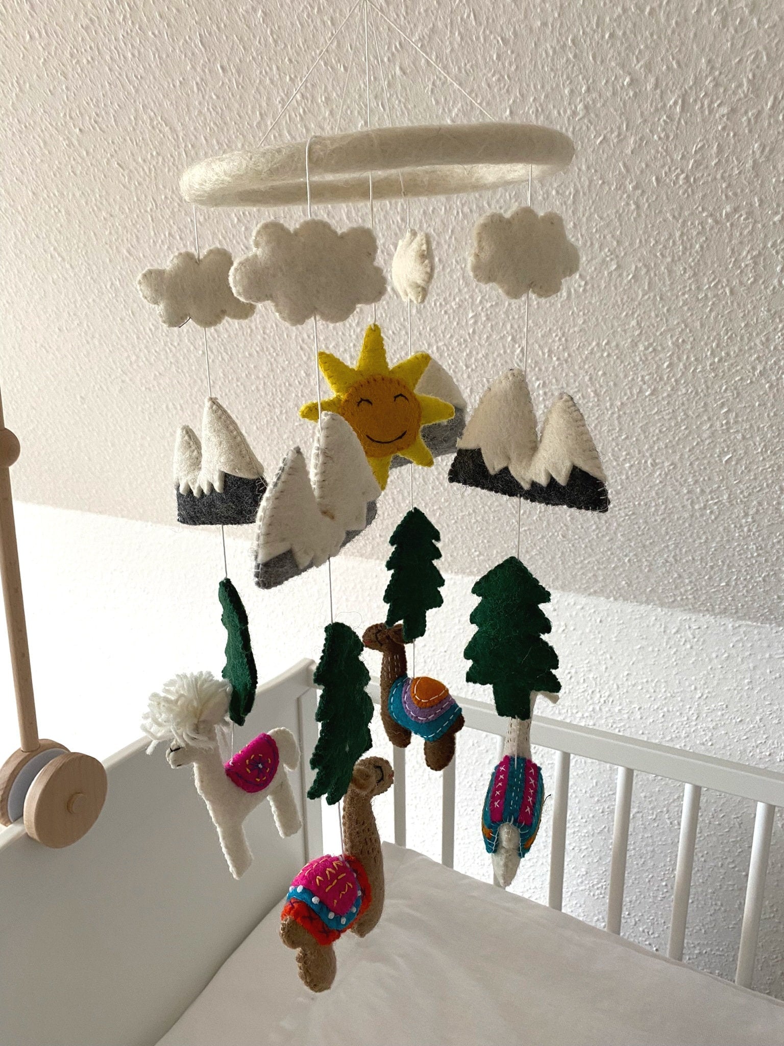 Mobilé Baby Kinderzimmer Dekoration Filz Lama Alpaka Babyzimmer Kindergarten Wolle Babybett Geschenk zur Geburt Babyshower