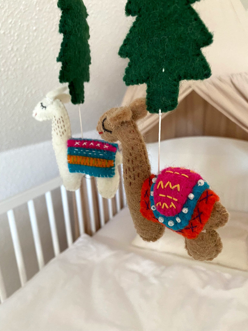 Mobilé Baby Kinderzimmer Dekoration Filz Lama Alpaka Babyzimmer Kindergarten Wolle Babybett Geschenk zur Geburt Babyshower