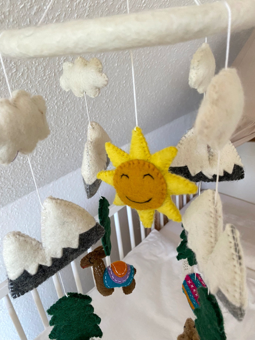 Mobilé Baby Kinderzimmer Dekoration Filz Lama Alpaka Babyzimmer Kindergarten Wolle Babybett Geschenk zur Geburt Babyshower