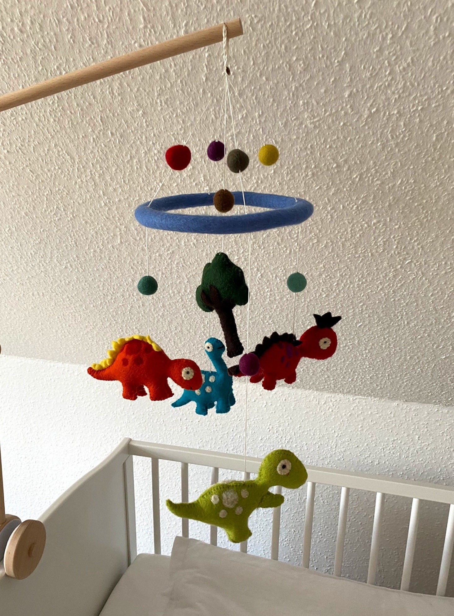 Dinosaurier Mobilé Baby, Kinderzimmer, Filz, , Babyzimmer, Kindergarten, Wolle, Schafswolle, Dino, Dekoration, Babybett, Geburt, bunt