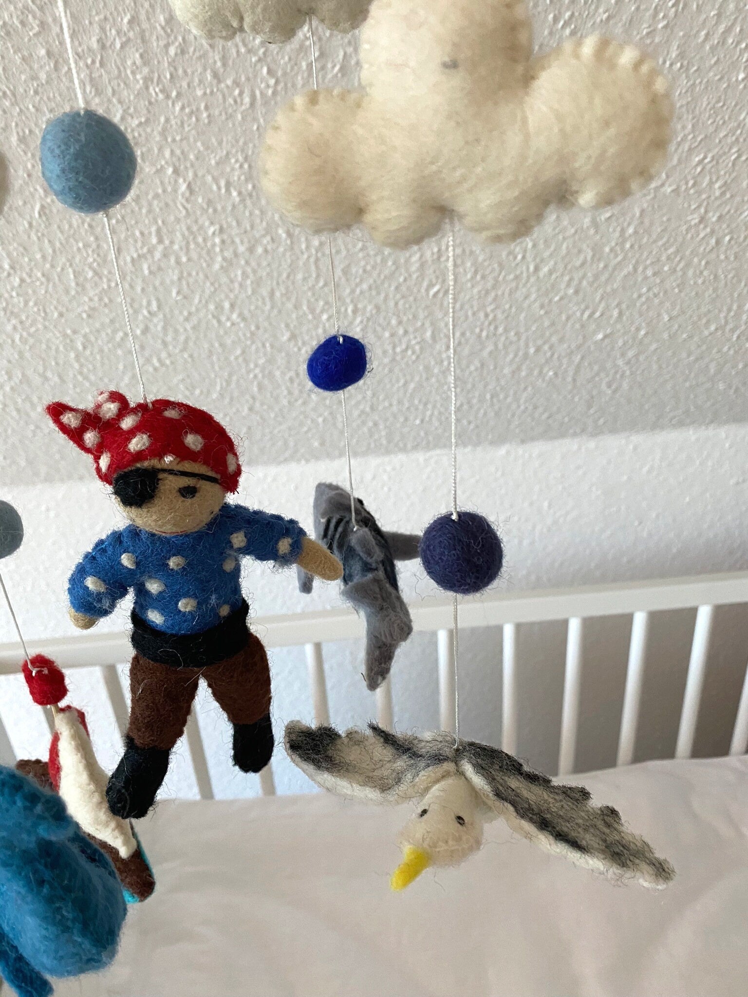 Babymobile Mobilé Pirat, Möwe, Wal, Segelboot, Haifisch, Orca Kinderzimmer Filz Babyzimmer Schafswolle Dekoration Babybett Geburt Babyshower