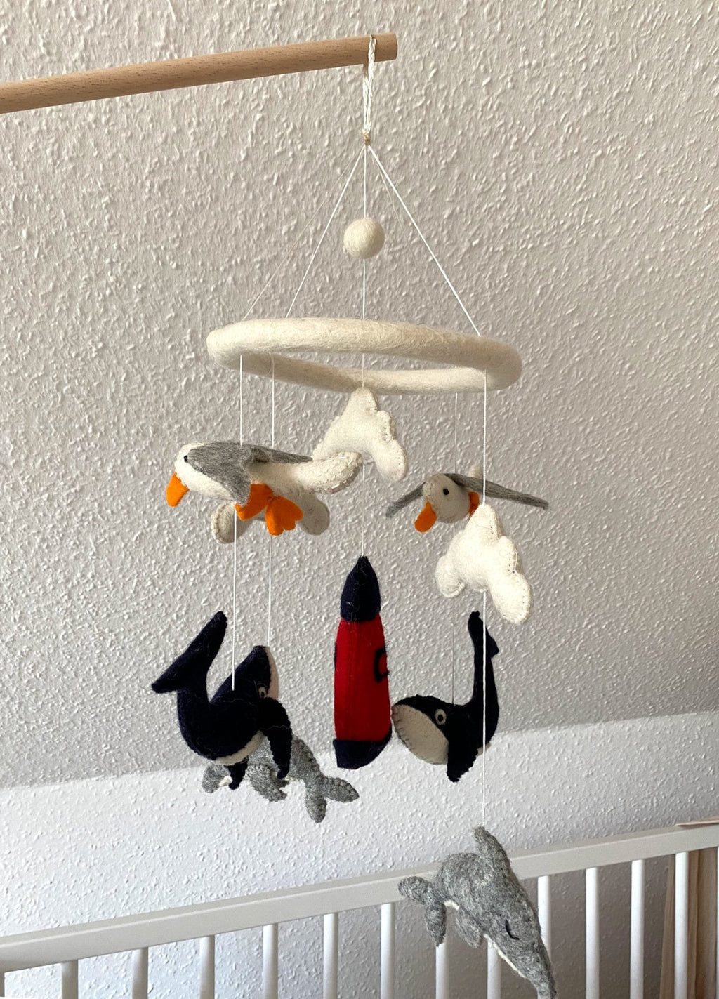 Leuchtturm Mobilé, Möwe, Walfisch, Delfin, maritim, Kinderzimmer, Filz, Babyzimmer, Wolle, Schafswolle, Dekoration, Babybett, Geburt, Orca