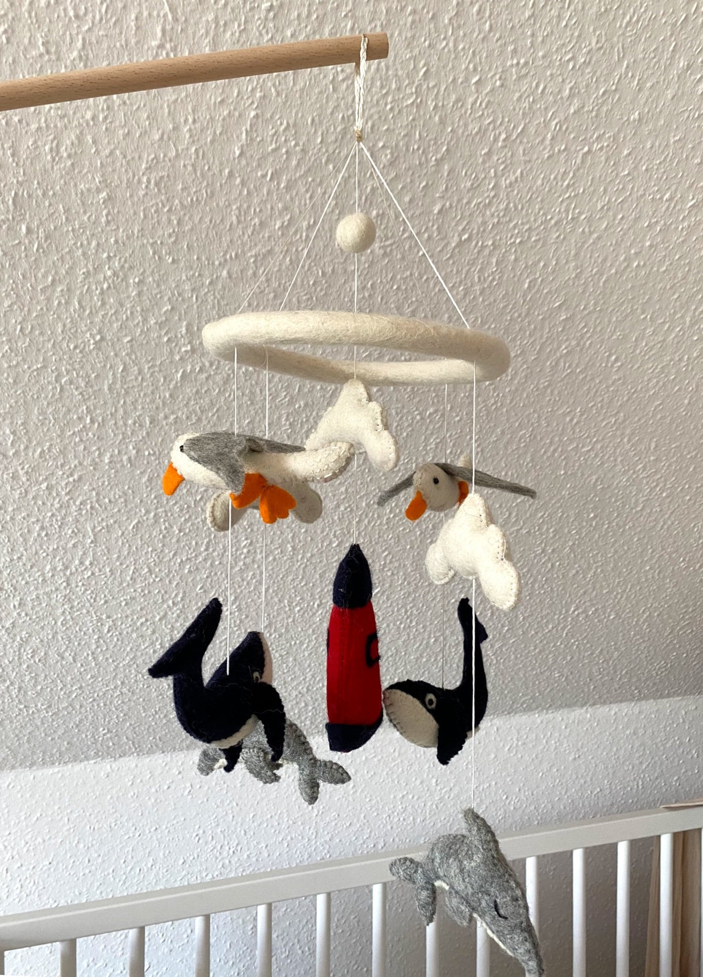 Leuchtturm Mobilé, Möwe, Walfisch, Delfin, maritim, Kinderzimmer, Filz, Babyzimmer, Wolle, Schafswolle, Dekoration, Babybett, Geburt, Orca