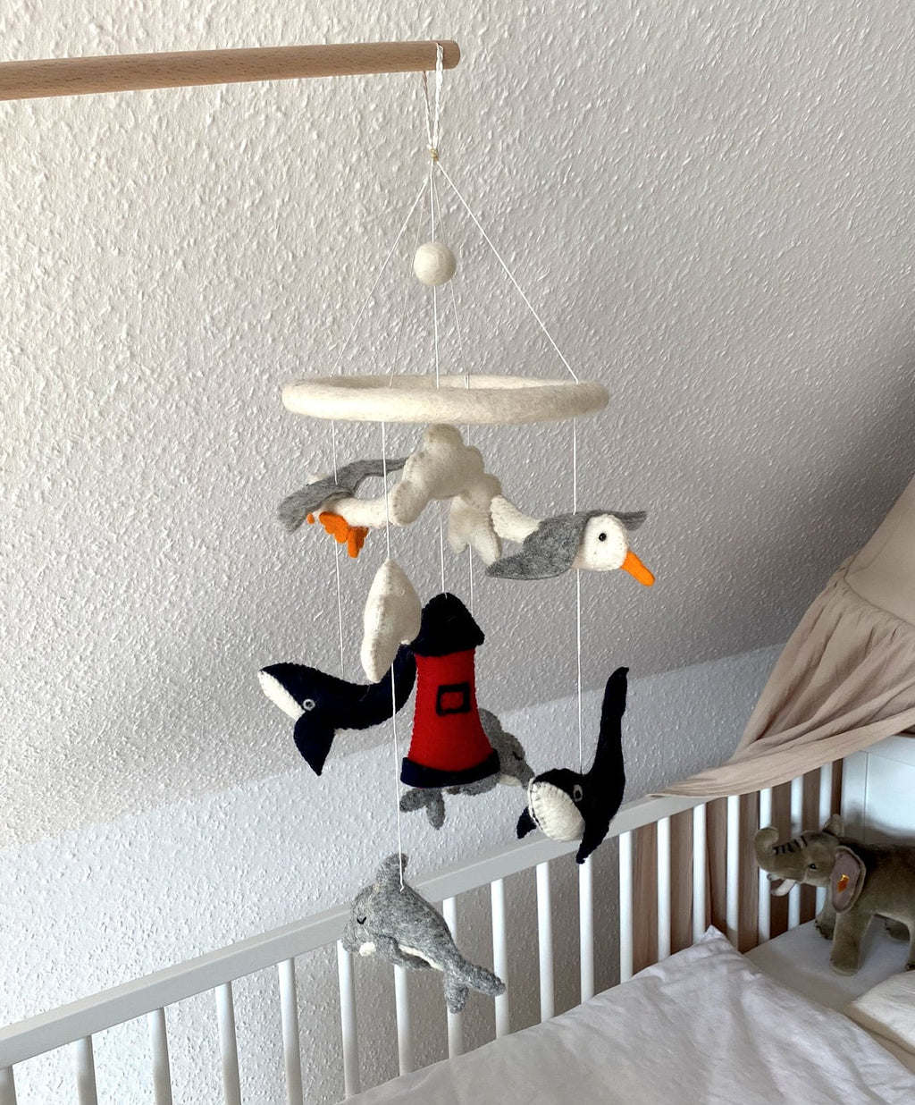 Leuchtturm Mobilé, Möwe, Walfisch, Delfin, maritim, Kinderzimmer, Filz, Babyzimmer, Wolle, Schafswolle, Dekoration, Babybett, Geburt, Orca