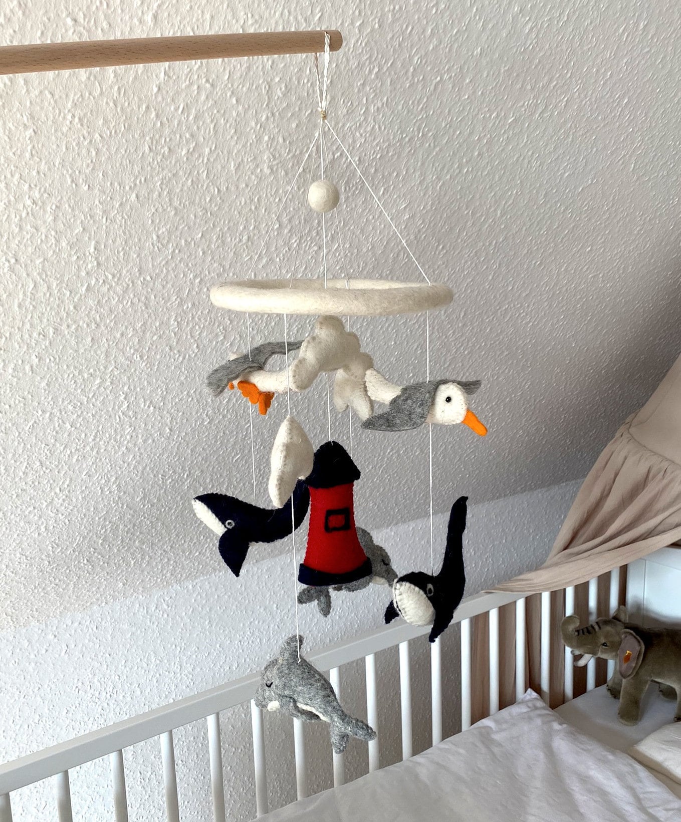 Leuchtturm Mobilé, Möwe, Walfisch, Delfin, maritim, Kinderzimmer, Filz, Babyzimmer, Wolle, Schafswolle, Dekoration, Babybett, Geburt, Orca
