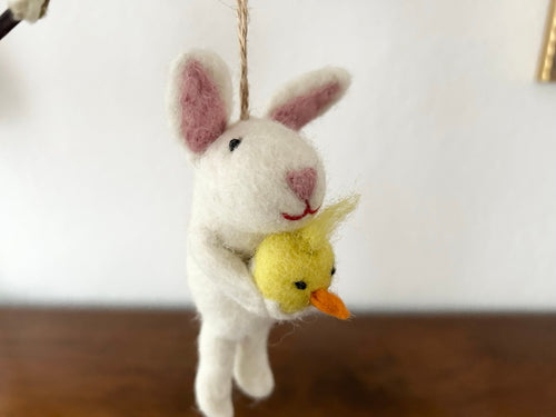 Anhänger Hase mit Küken I Osterschmuck I Osterdeko I I Osterstrauß I Filzdeko Ostern I Osterhase aus Filz I Frühling I Möhre Filz
