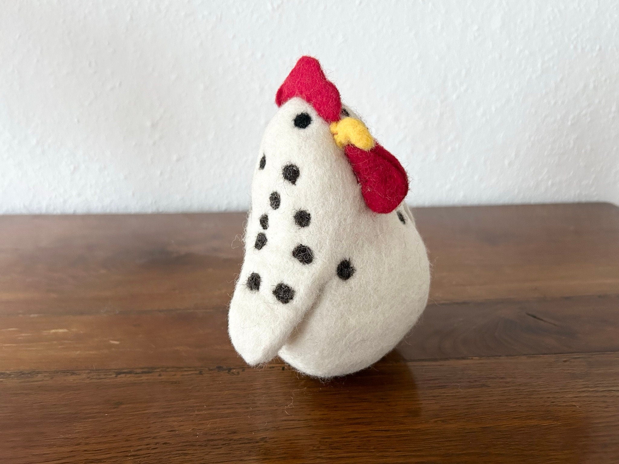 Gefilzte Henne I handgemachte Wohndeko I Filzdekoration Huhn I Bauernhoftier I Frühlingsdeko I Osterdeko