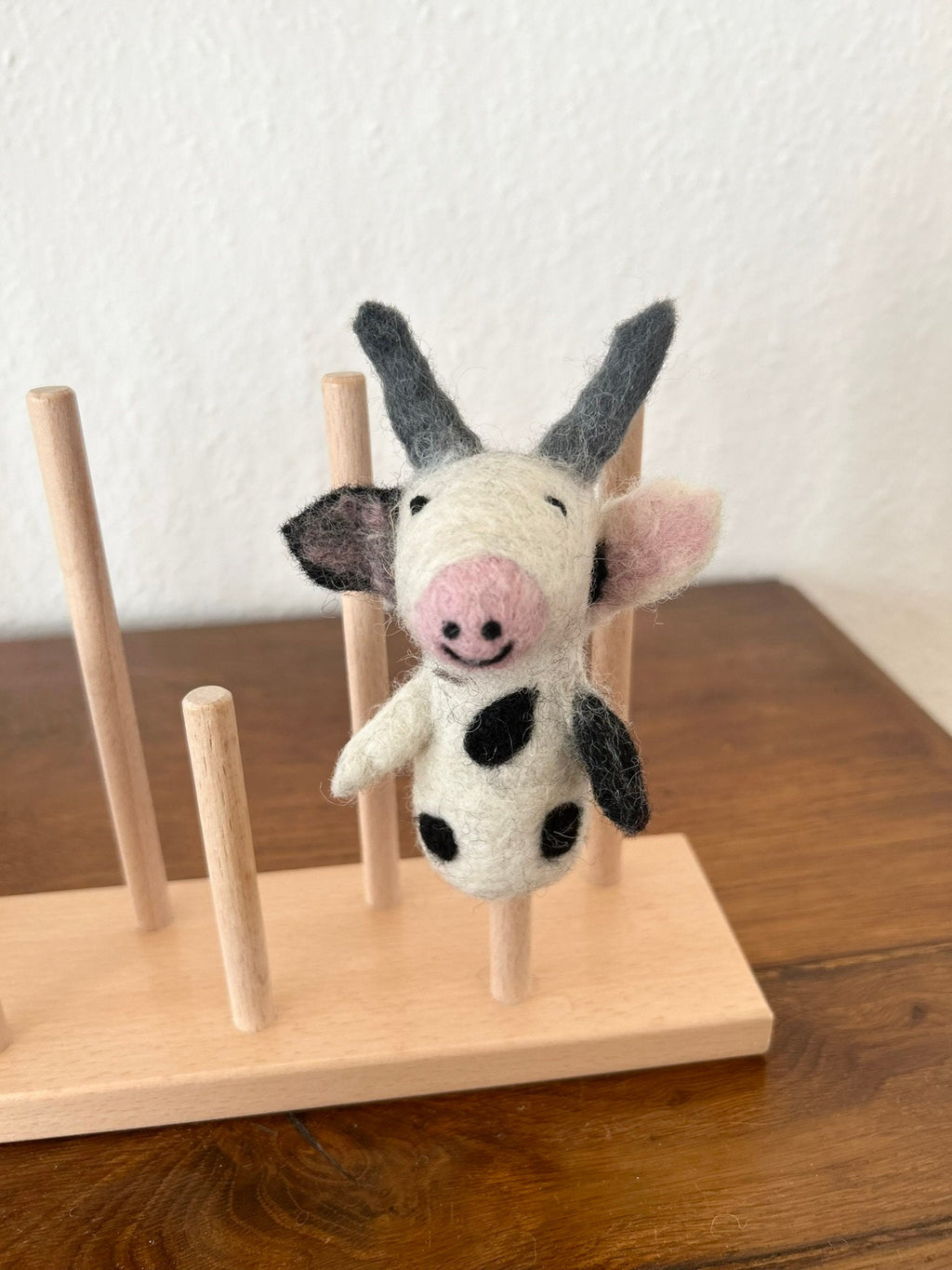 Niedliche Fingerpuppe Kuh aus Filz I Fingerspiel I Bauernhoftier I Kuh I Spielzeug Montessori I Geschichten erzählen