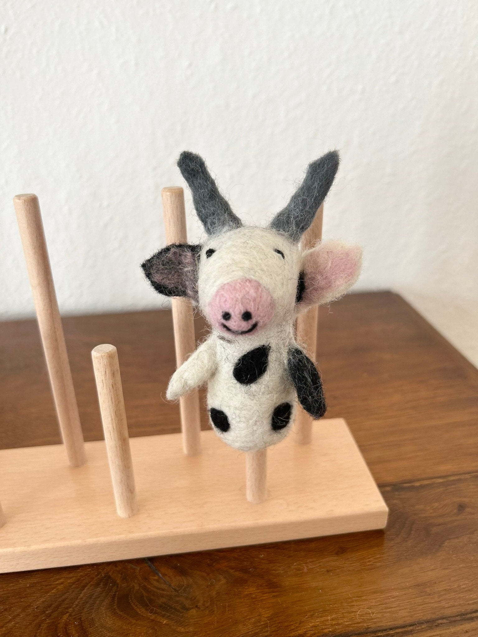 Niedliche Fingerpuppe Kuh aus Filz I Fingerspiel I Bauernhoftier I Kuh I Spielzeug Montessori I Geschichten erzählen