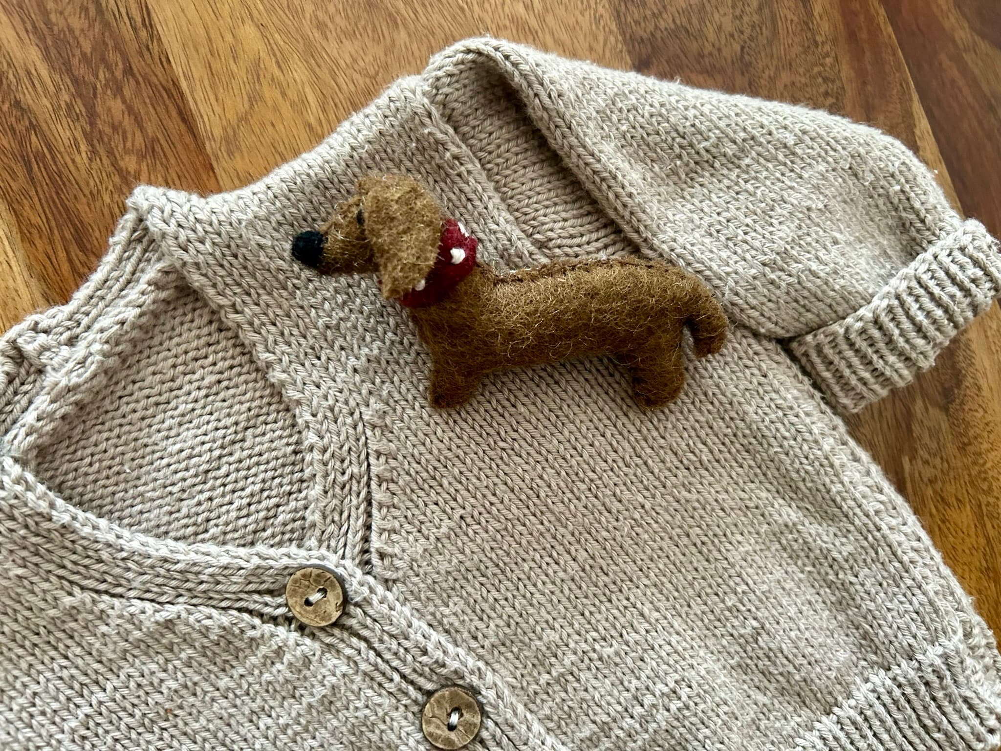 Filz Anstecker Hund I Kinderbrosche I Hundebrosche I Dackel I Filzaccessoire I Dackelfan