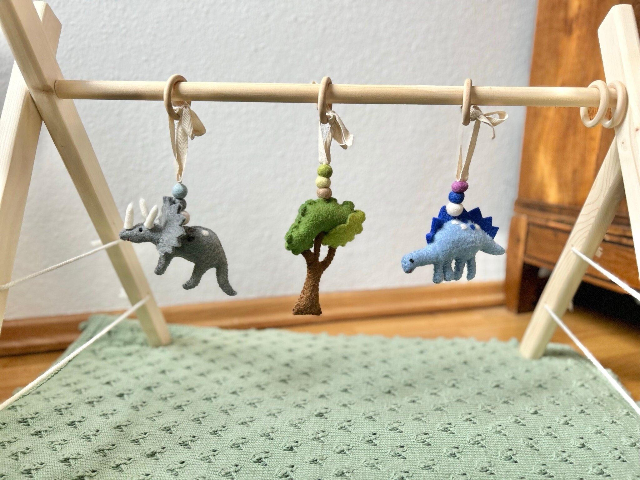 Spielbogenanhänger aus Filz I Spielbogenanhänger Dinosaurier I Stegosaurus I Spieltrapez Anhänger I Baby Spielzeug I Brachiosaurus I