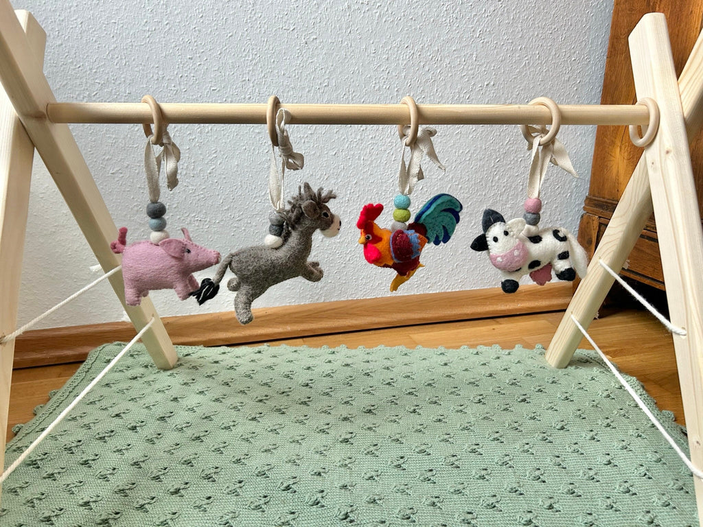 Spielbogenanhänger aus Filz I Spielbogenanhänger Bauernhof I Bauernhoftiere I Spieltrapez Anhänger I Baby Spielzeug I Schwein I Hahn I Esel