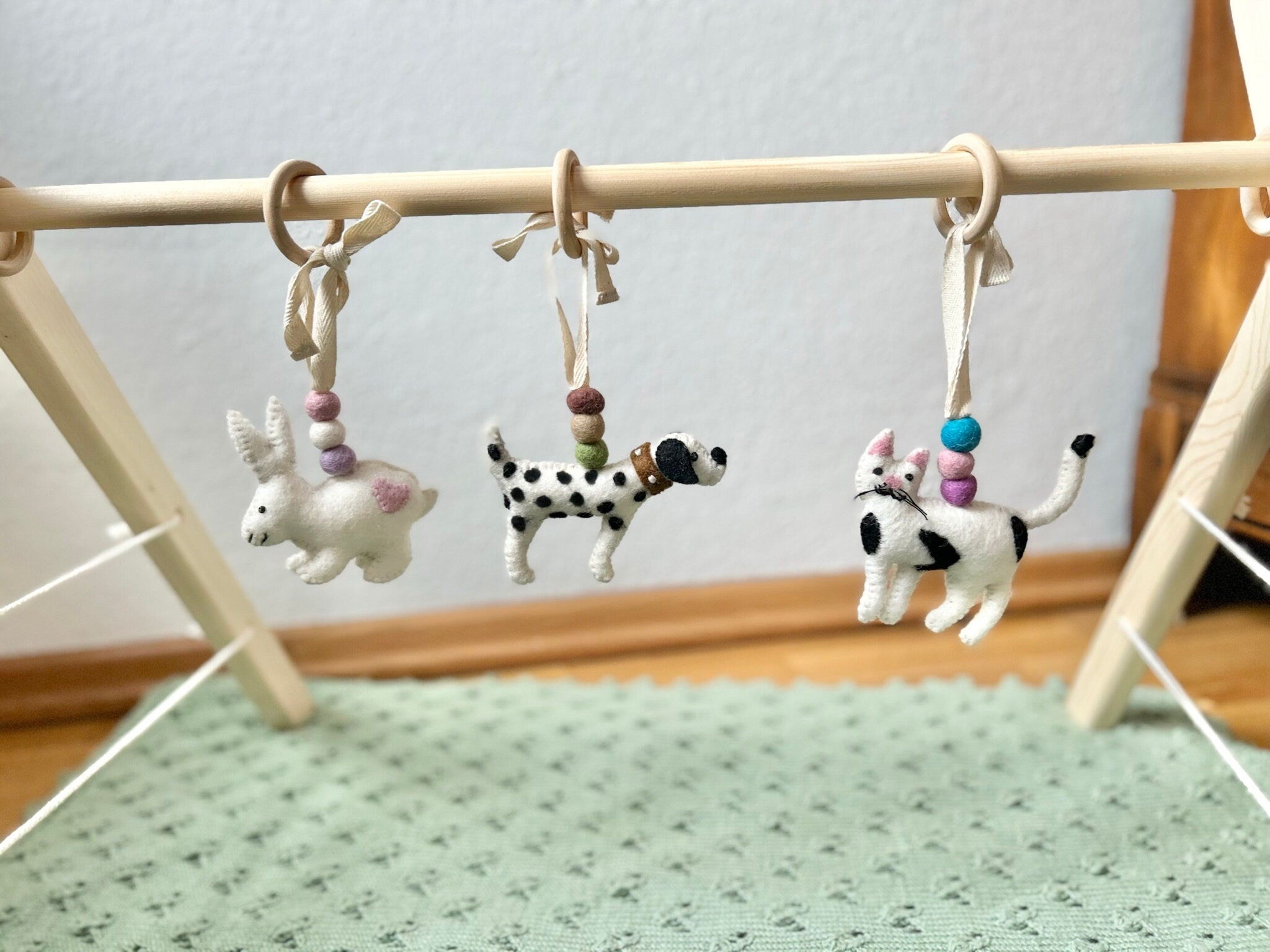 Spielbogenanhänger Katze aus Filz I Spielbogenanhänger Katze I Spieltrapez Anhänger I Baby Spielzeug I Katze aus Filz