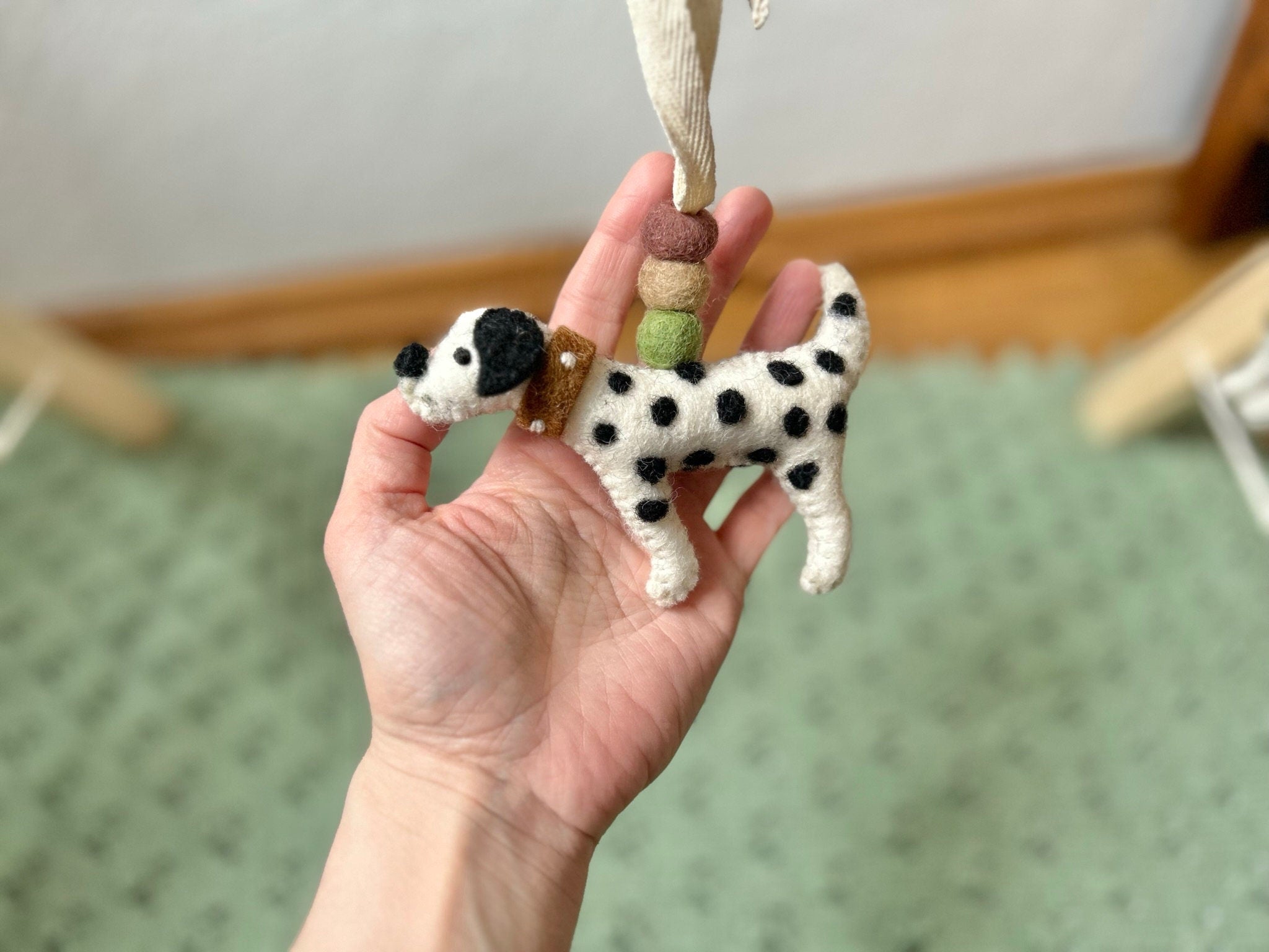 Spielbogenanhänger Hund aus Filz I Spielbogenanhänger Dalmatiner I Spieltrapez Anhänger I Baby Spielzeug I Dalmatiner aus Filz