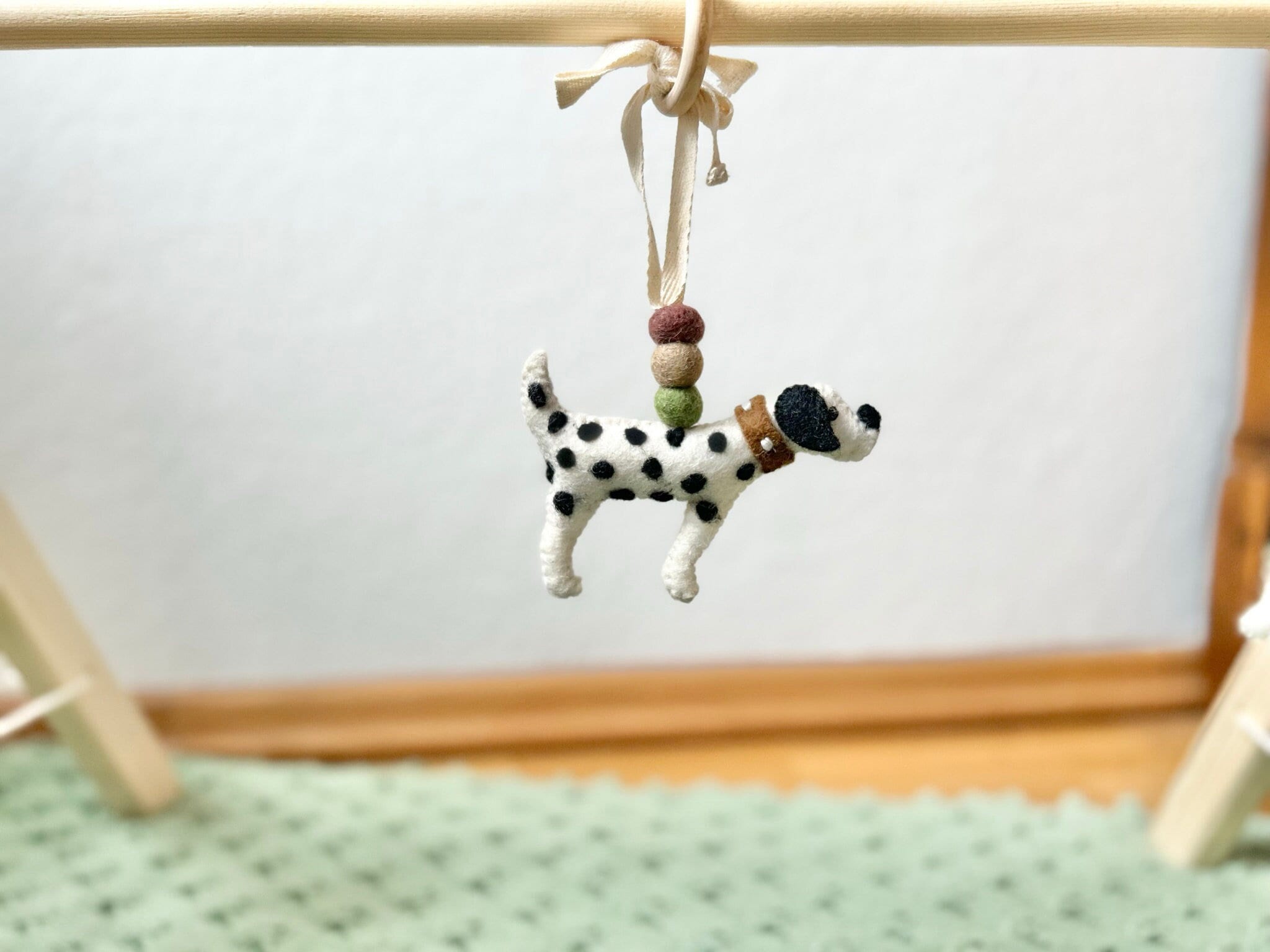 Spielbogenanhänger Hund aus Filz I Spielbogenanhänger Dalmatiner I Spieltrapez Anhänger I Baby Spielzeug I Dalmatiner aus Filz