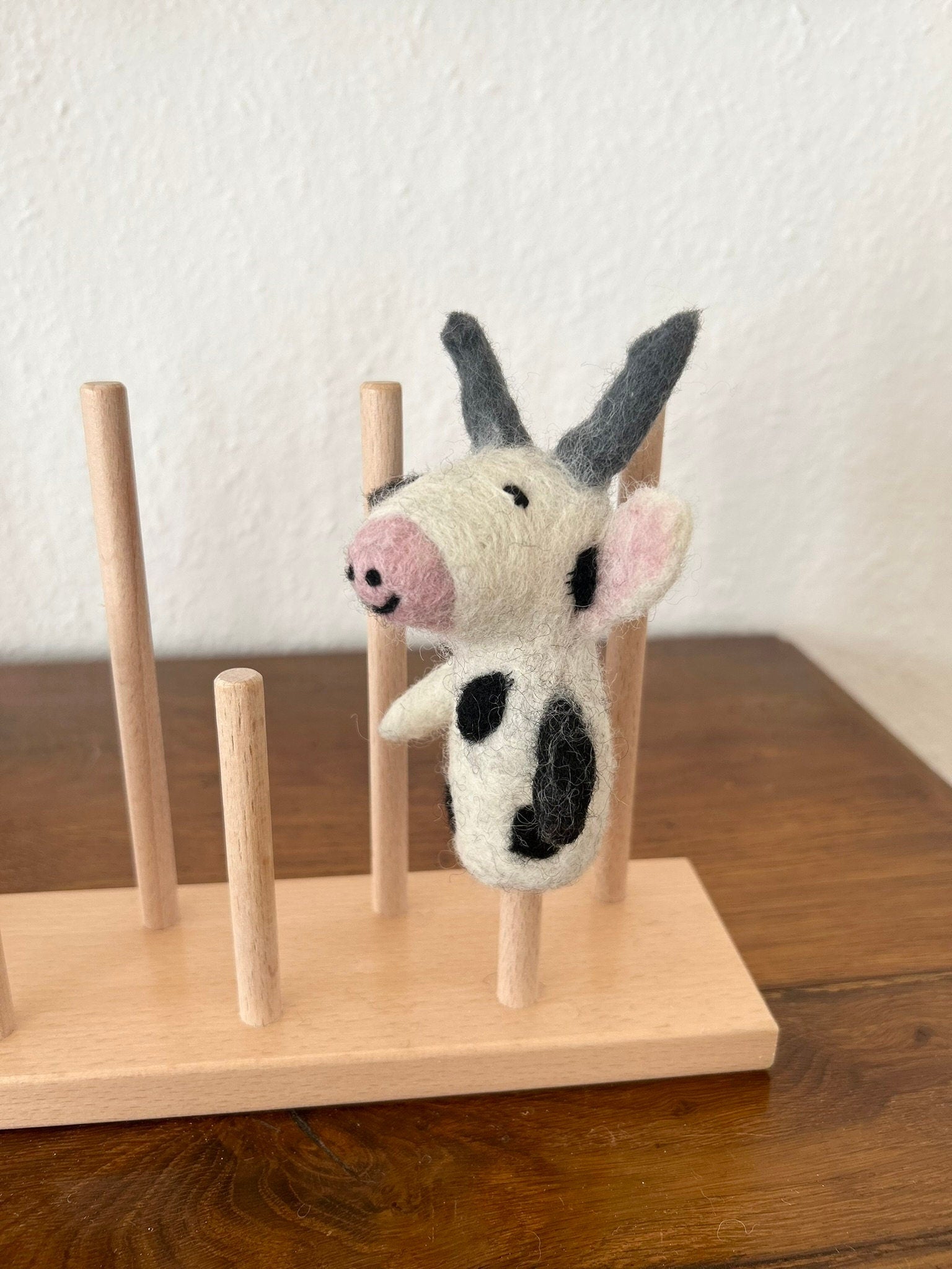 Niedliche Fingerpuppe Kuh aus Filz I Fingerspiel I Bauernhoftier I Kuh I Spielzeug Montessori I Geschichten erzählen
