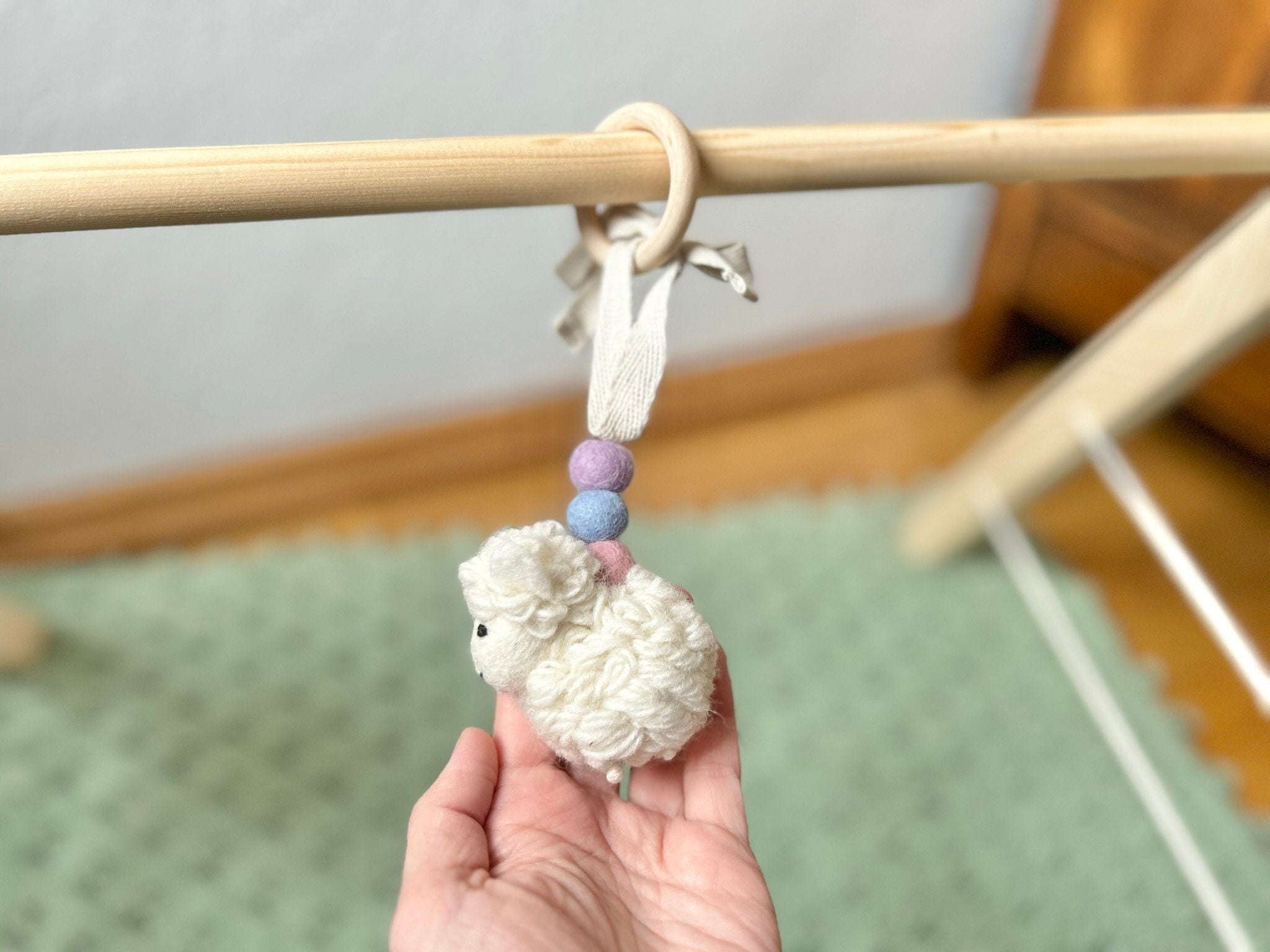 Spielbogenanhänger Schaf aus Filz I Spielbogen Anhänger Schaf I Spieltrapez Anhänger I Baby Spielzeug I Schaf aus Filz