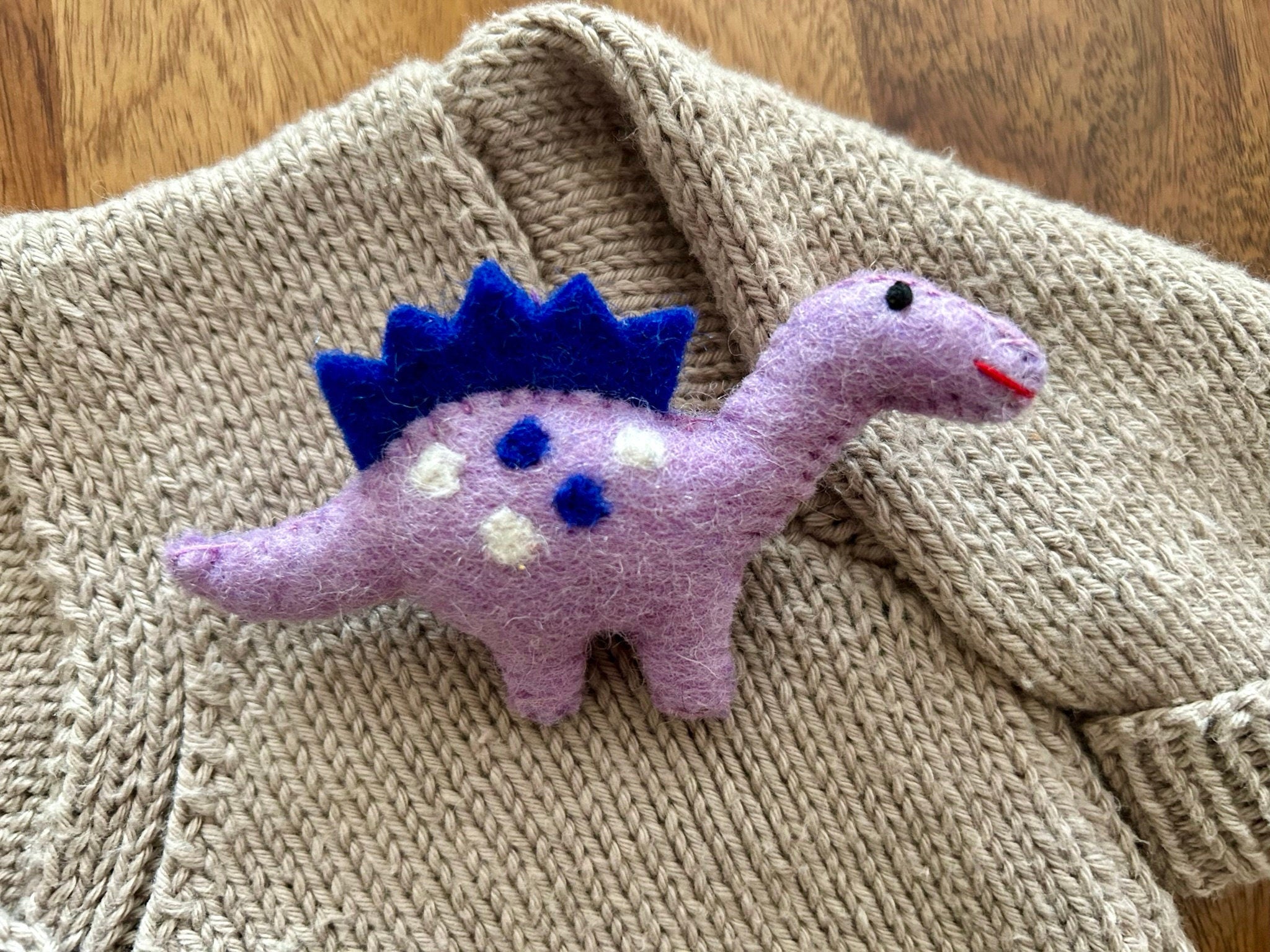 Filz Anstecker Dinosaurier Brachiosaurus I Filzbrosche I Kinder Geburtstagsgeschenk
