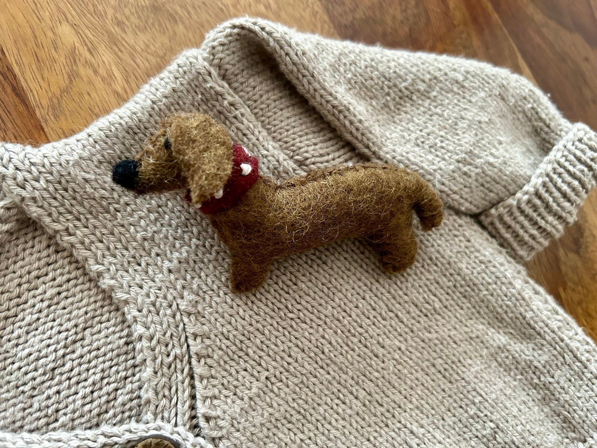 Filz Anstecker Hund I Kinderbrosche I Hundebrosche I Dackel I Filzaccessoire I Dackelfan