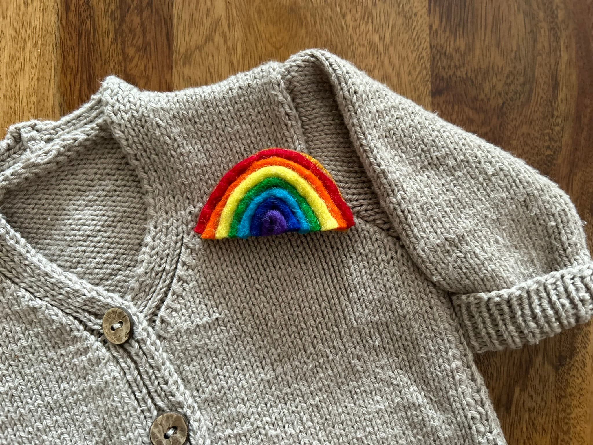 Filz Anstecker Regenbogen I Kinderbrosche I Bunte Brosche I Filzaccessoire I Geschenkidee