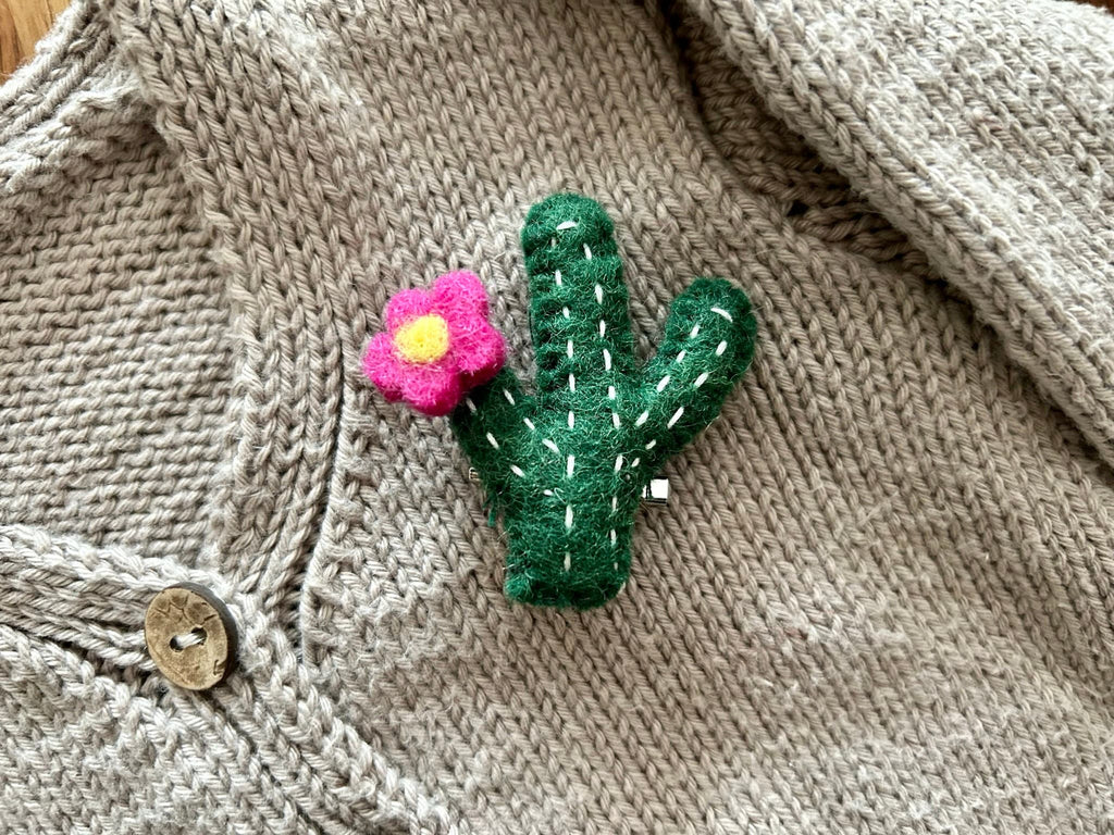 Filz Anstecker Kaktus I Kinderbrosche I Bunte Brosche I Filzaccessoire I Geschenkidee I Kakteen Schmuck I Kaktus mit Blüte