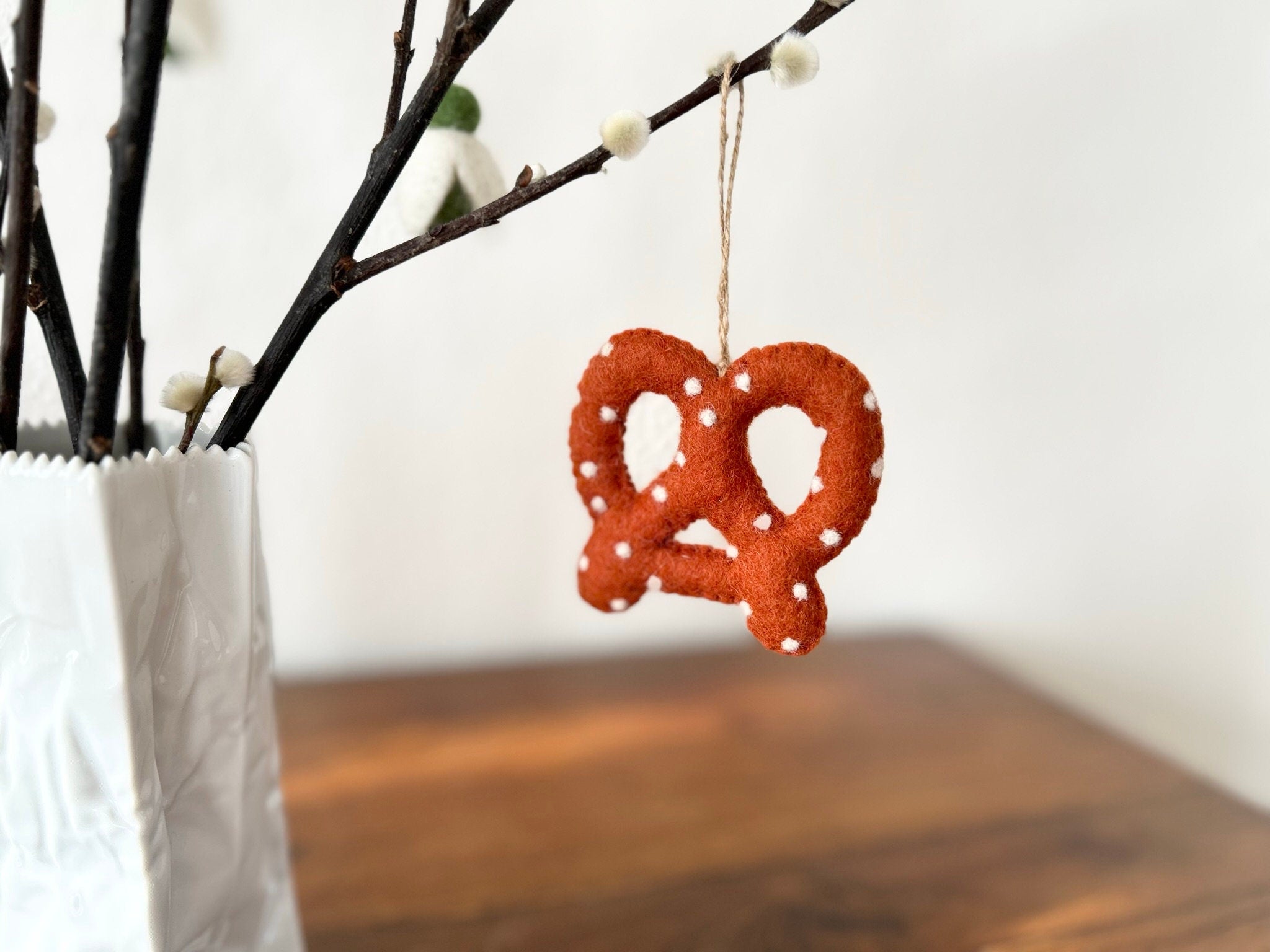 Anhänger Breze I Brezel Aufhänger I Christbaumschmuck Weihnachtsdeko I Winter Weihnachtsbaum I Frühlingsdeko I Blumendekoration