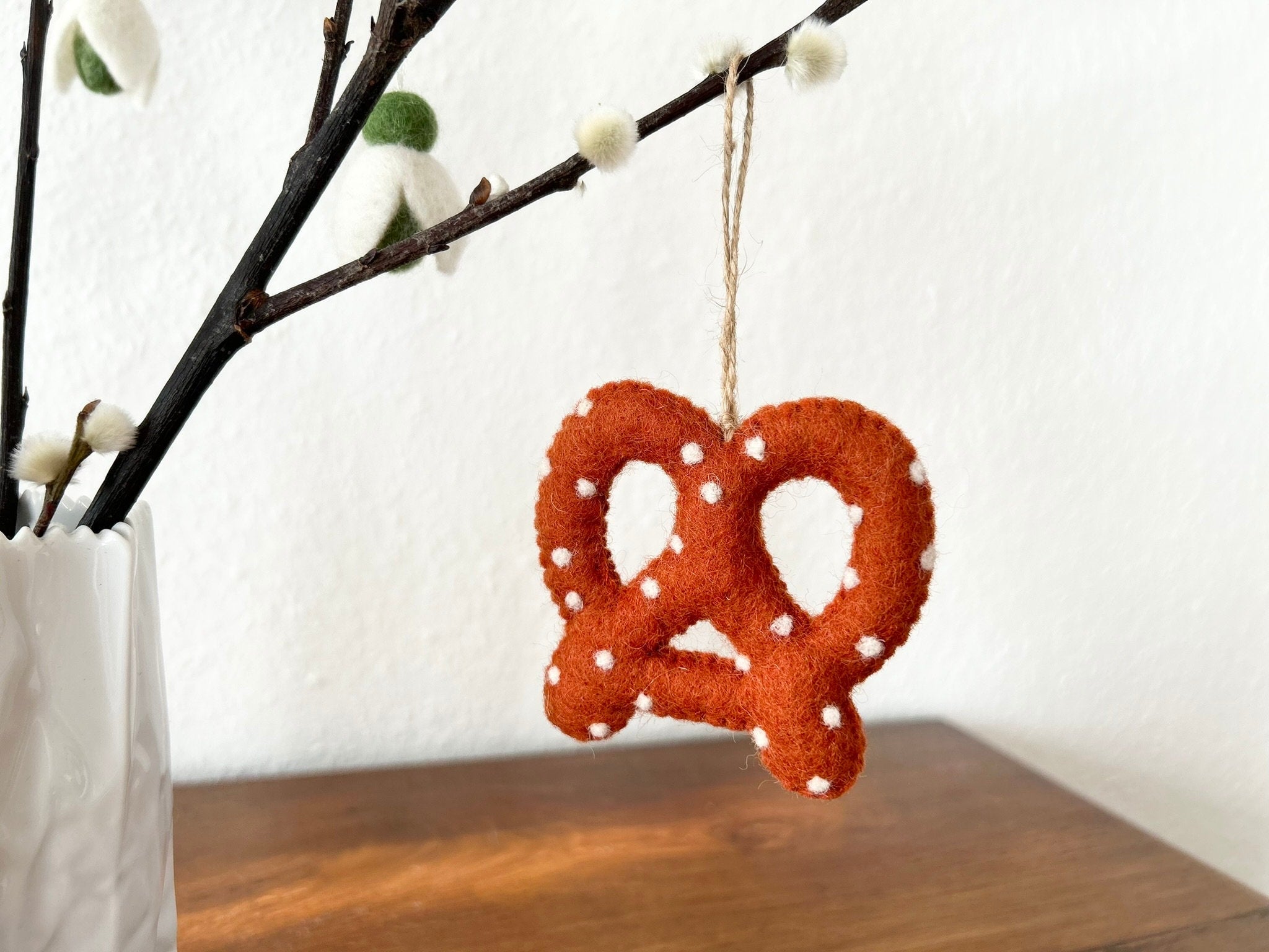 Anhänger Breze I Brezel Aufhänger I Christbaumschmuck Weihnachtsdeko I Winter Weihnachtsbaum I Frühlingsdeko I Blumendekoration