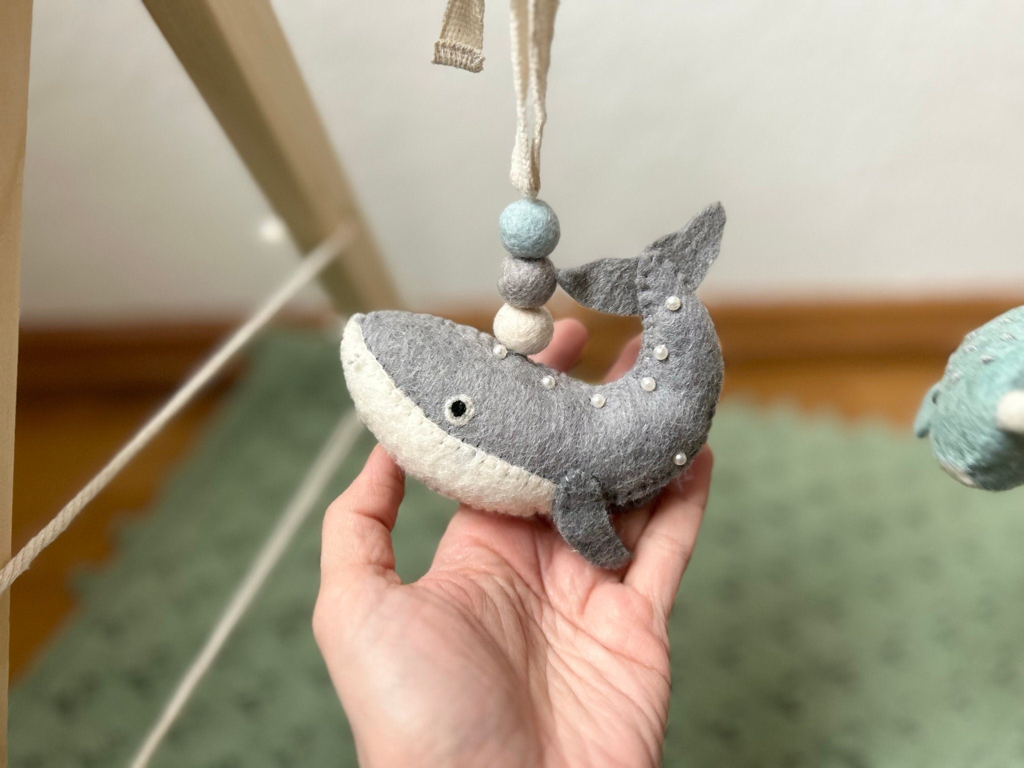 Spielbogenanhänger aus Filz I Spielbogenanhänger Walfisch I Narwal I Spieltrapez Anhänger I Baby Spielzeug