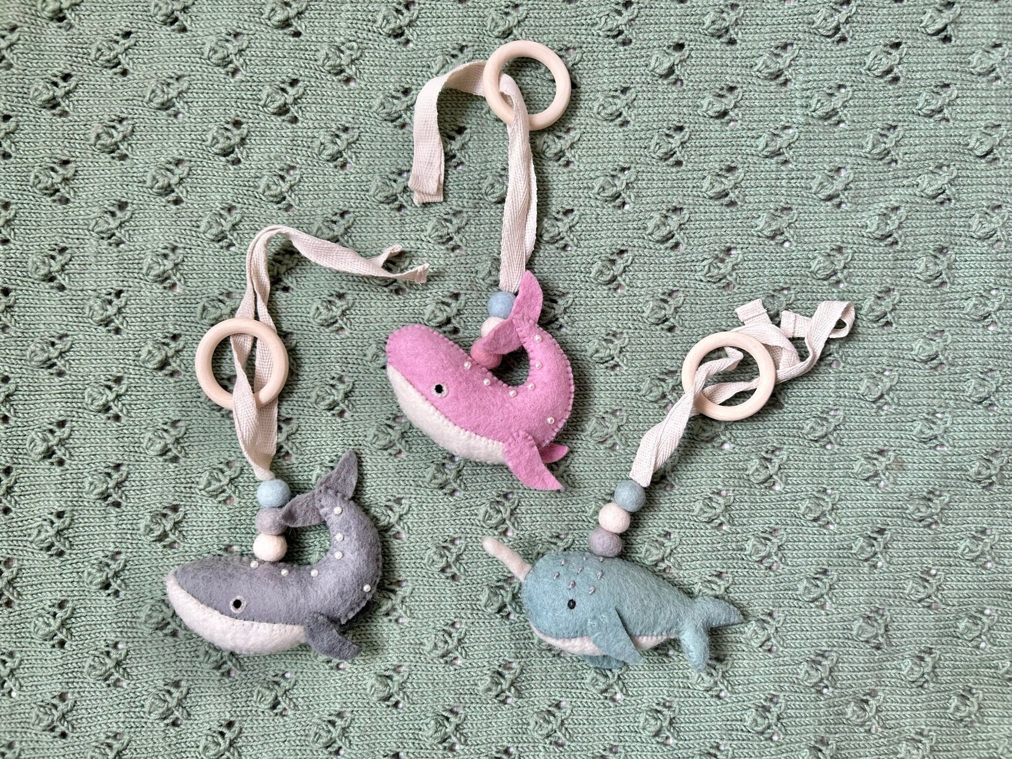 Spielbogenanhänger aus Filz I Spielbogenanhänger Walfisch I Narwal I Spieltrapez Anhänger I Baby Spielzeug