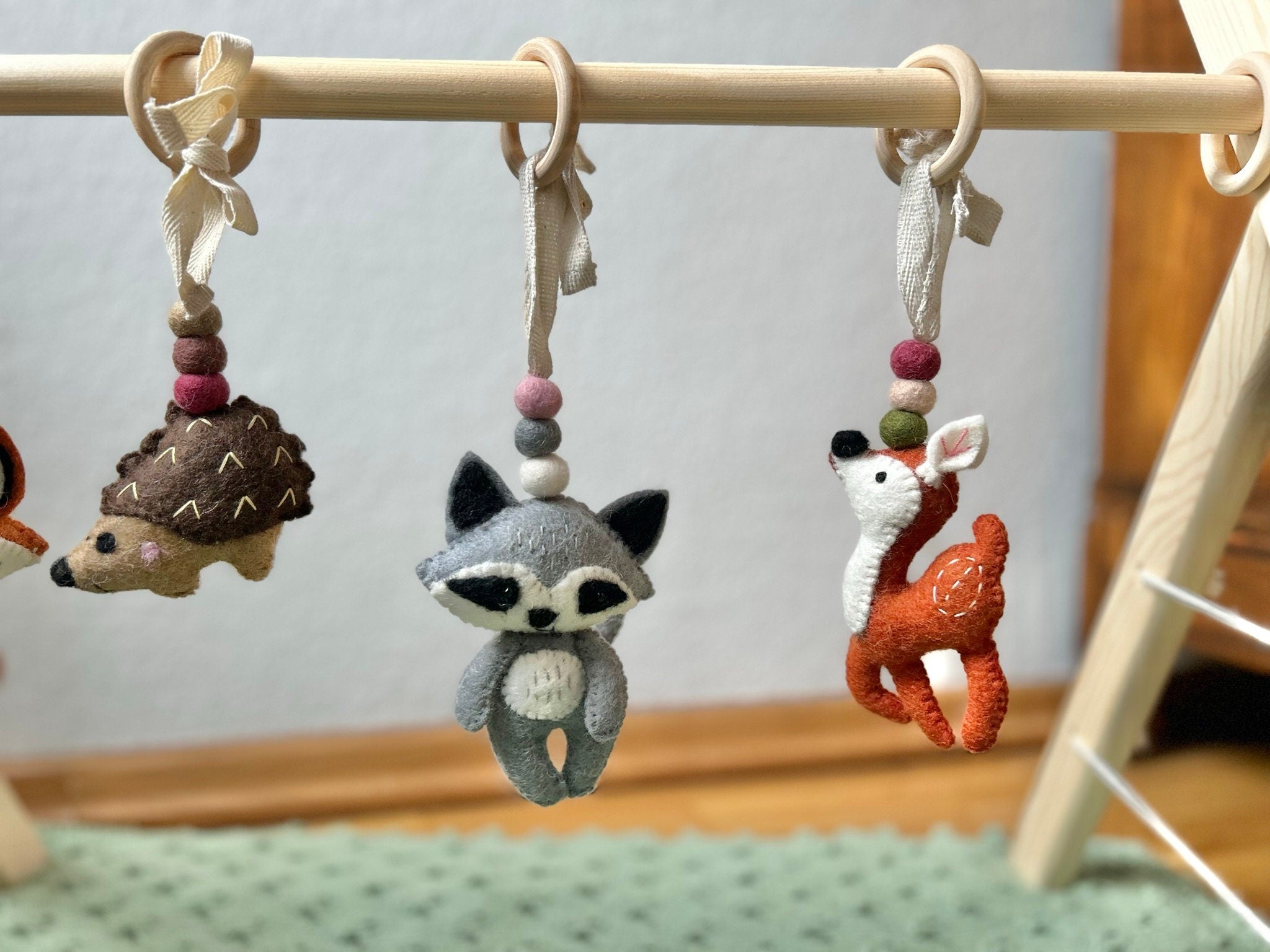 Spielbogenanhänger aus Filz I Spielbogenanhänger WaIdtiere I Fuchs Waschbär Igel Reh I Spieltrapez Anhänger I Baby Spielzeug