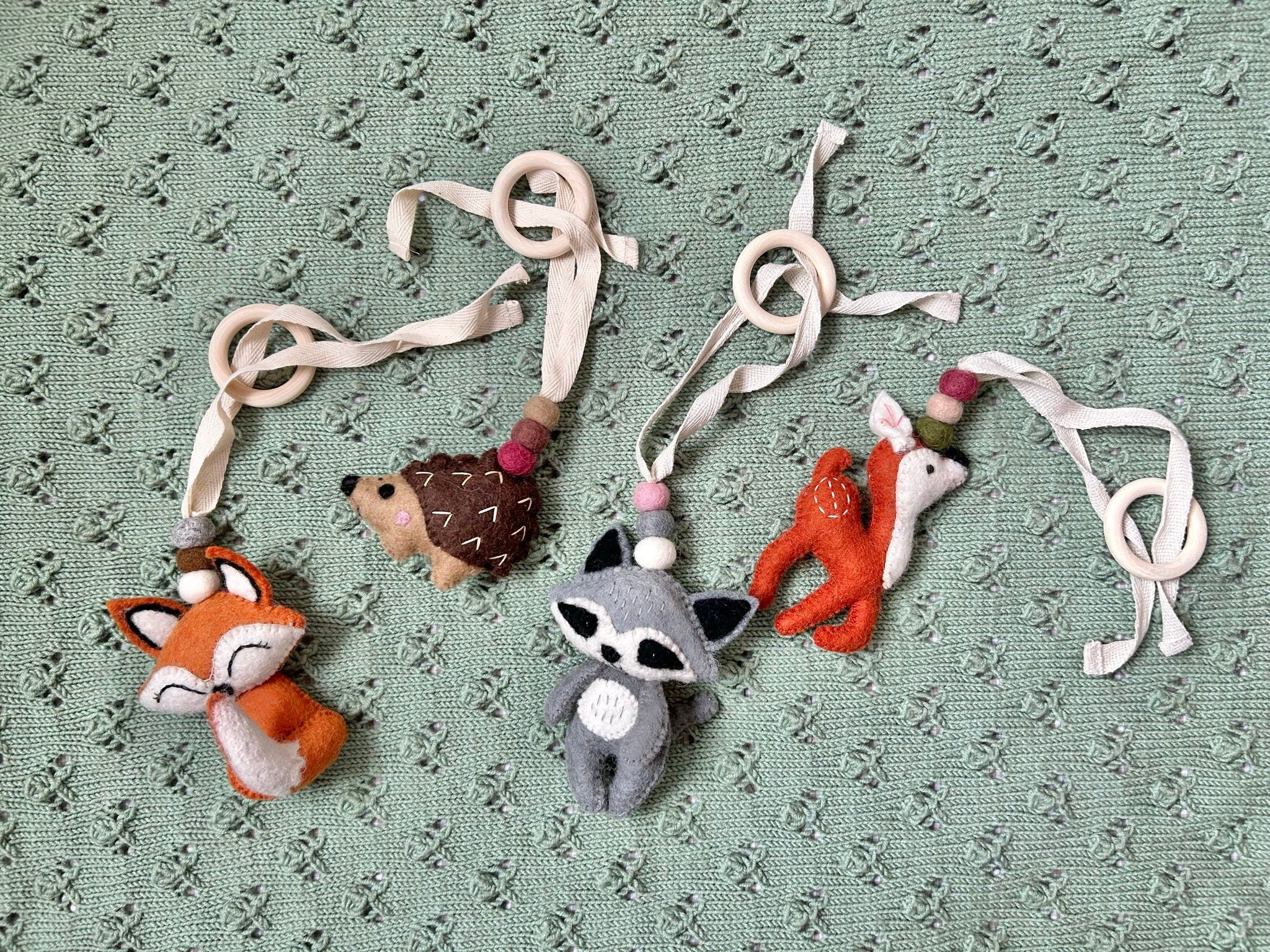 Spielbogenanhänger aus Filz I Spielbogenanhänger WaIdtiere I Fuchs Waschbär Igel Reh I Spieltrapez Anhänger I Baby Spielzeug