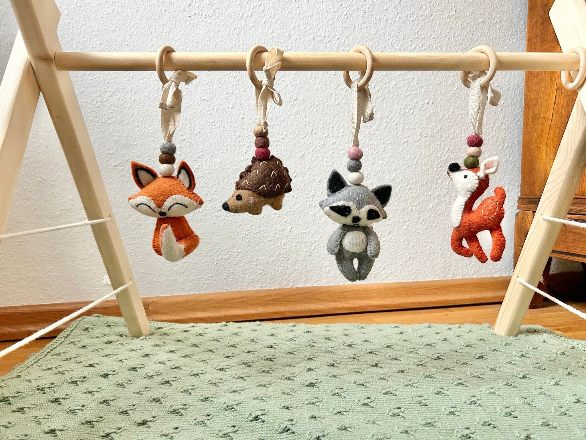 Spielbogenanhänger aus Filz I Spielbogenanhänger WaIdtiere I Fuchs Waschbär Igel Reh I Spieltrapez Anhänger I Baby Spielzeug