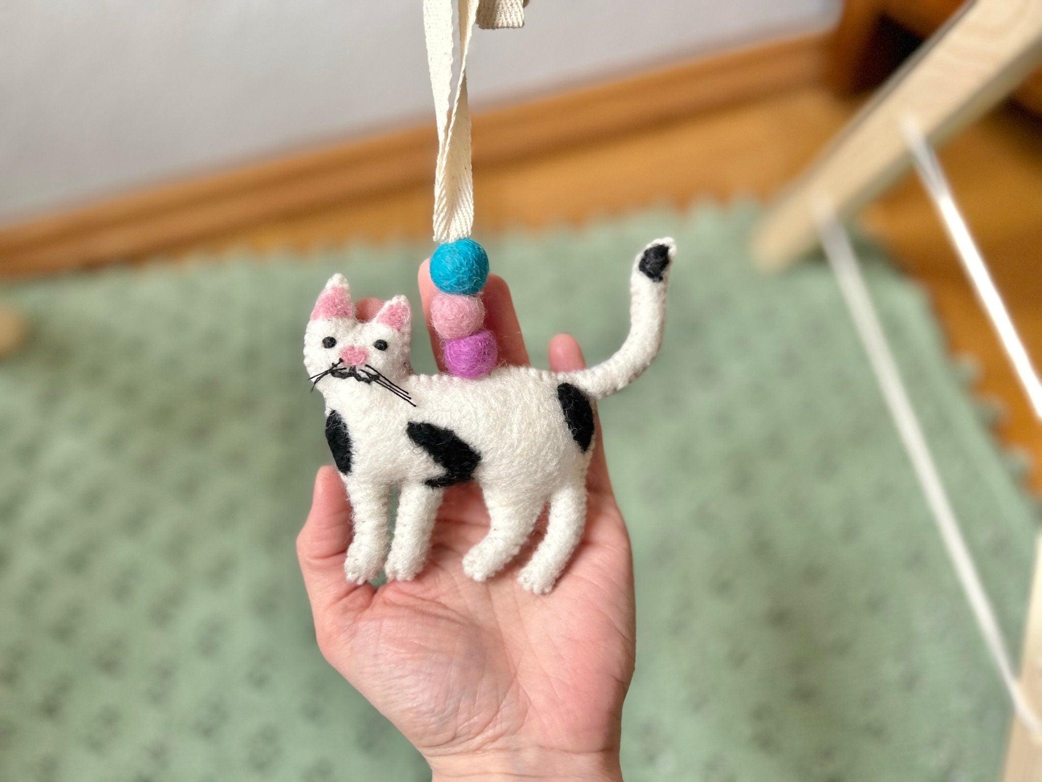 Spielbogenanhänger Katze aus Filz I Spielbogenanhänger Katze I Spieltrapez Anhänger I Baby Spielzeug I Katze aus Filz