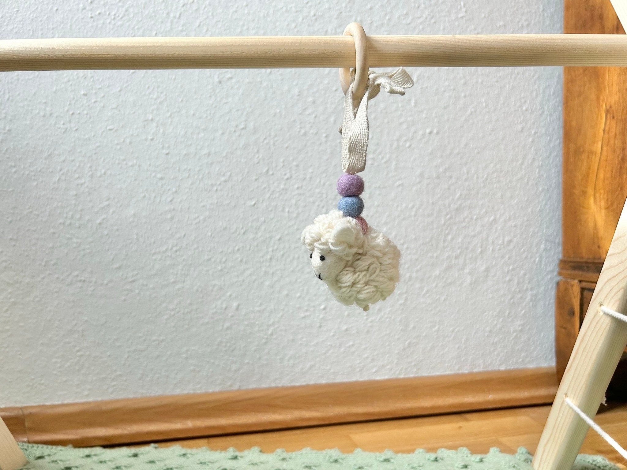 Spielbogenanhänger Schaf aus Filz I Spielbogen Anhänger Schaf I Spieltrapez Anhänger I Baby Spielzeug I Schaf aus Filz