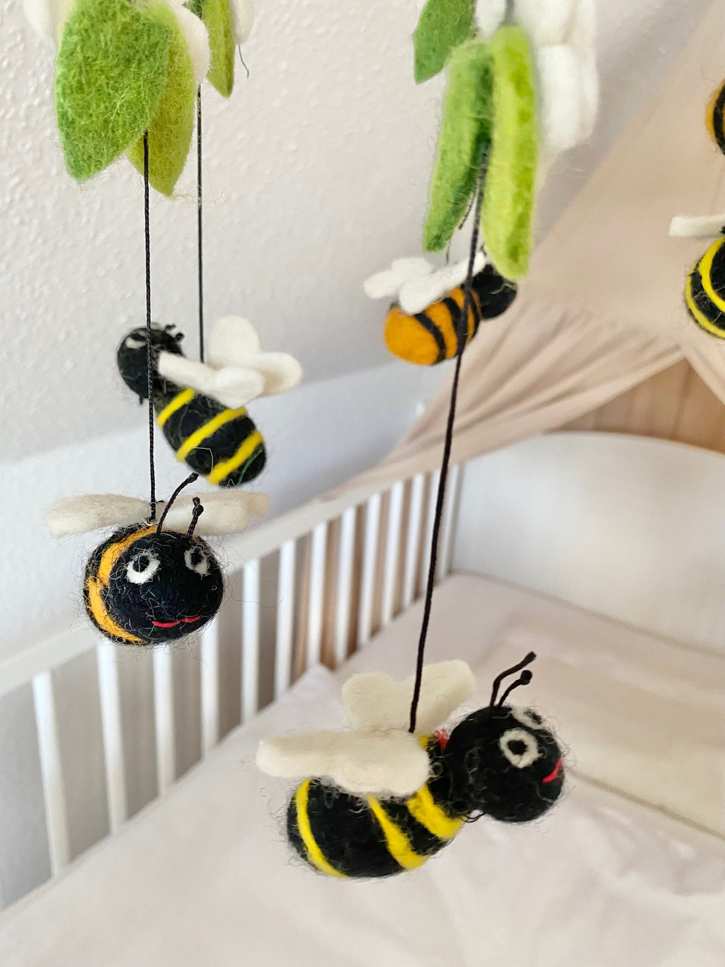 Bienen Mobilé Baby, Kinderzimmer, Filz, , Babyzimmer, Kindergarten, Wolle, Schafswolle, Wolke, Dekoration, Babybett, Geburt