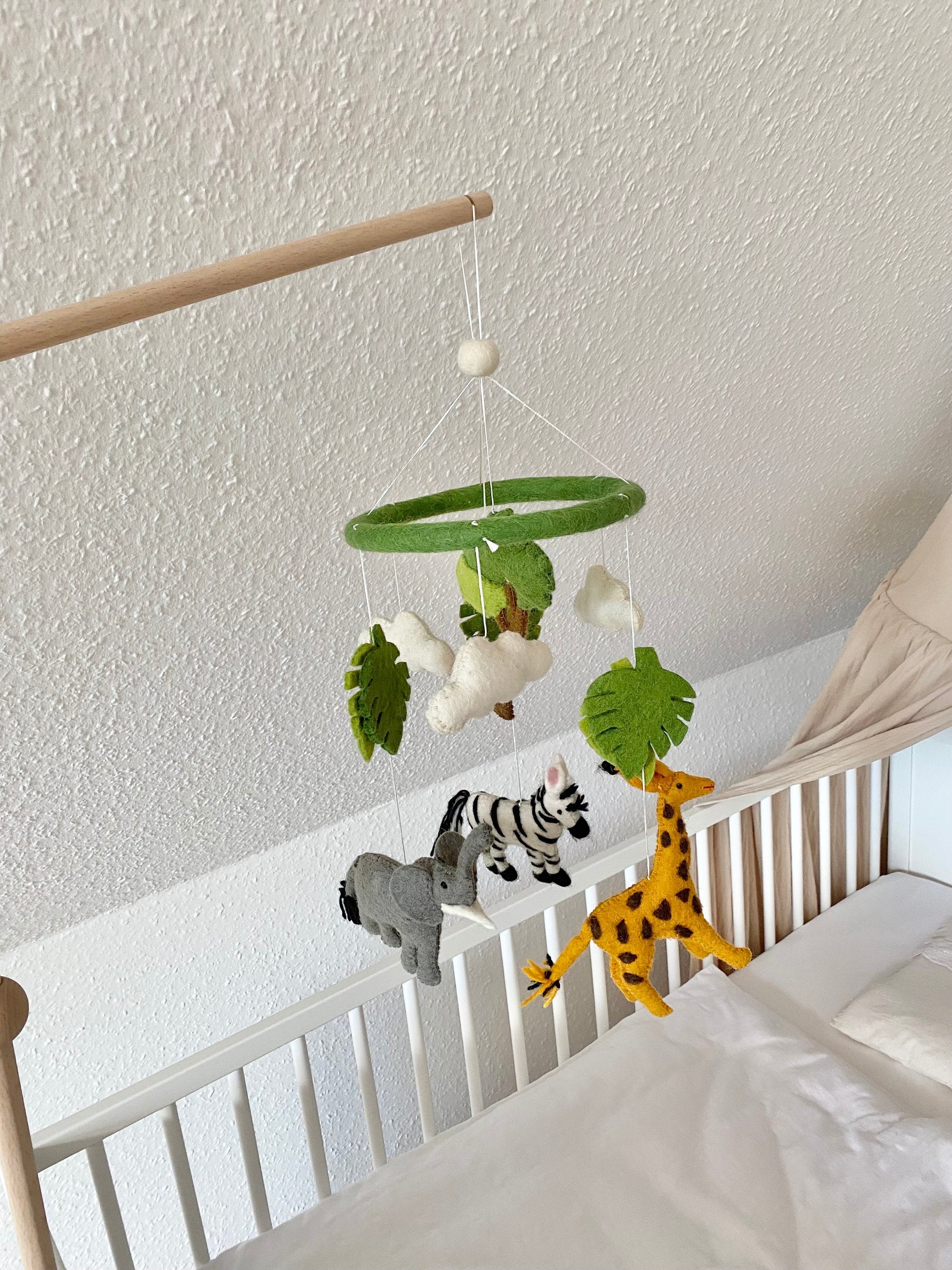 Mobilé Safari, Elefant, Löwe, Zebra, Kinderzimmer, Filz, Babyzimmer, Wolle, Schafswolle, Dekoration, Babybett, Geburt, Afrika, Tiere