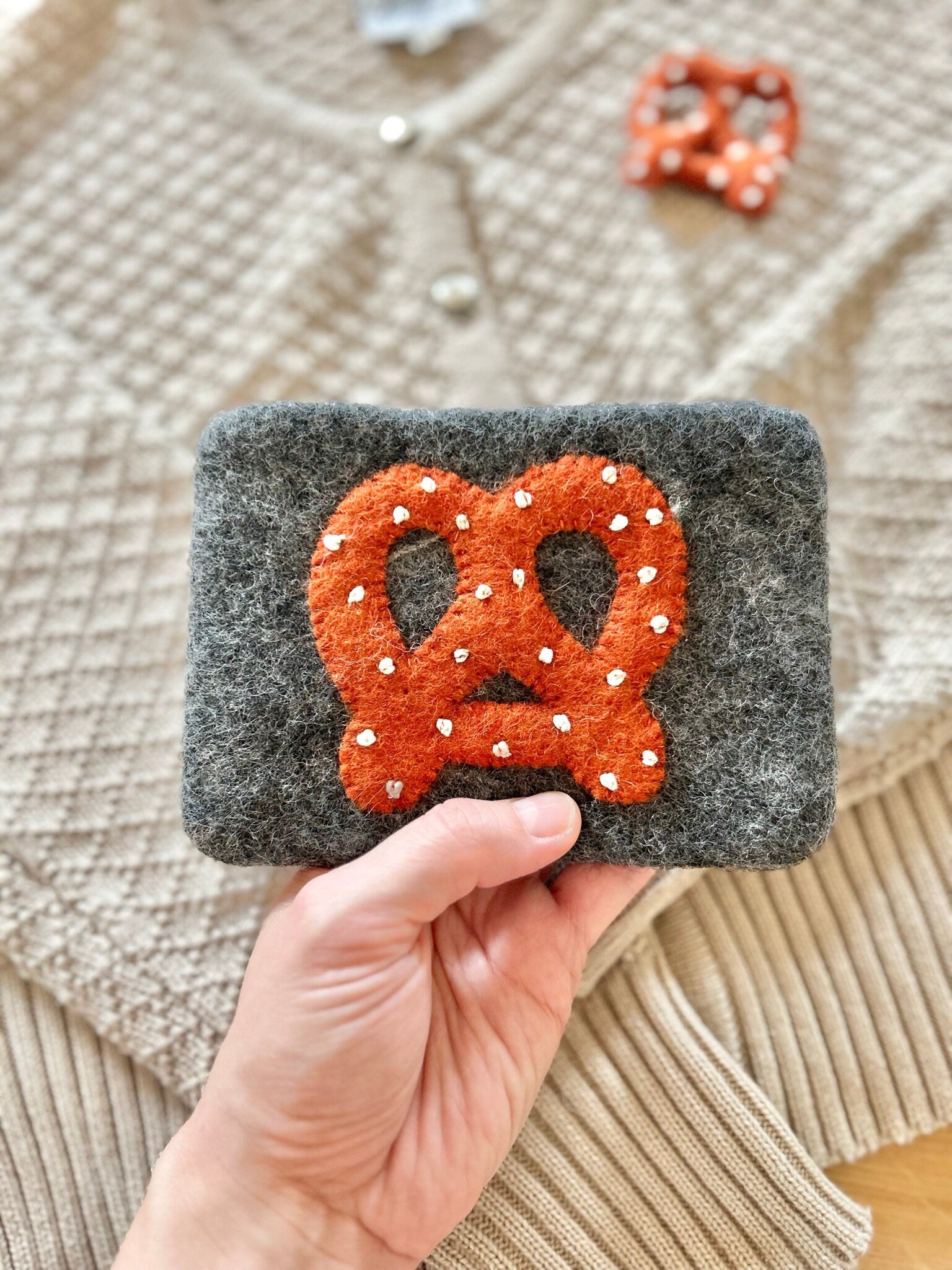 Brezel Tasche I Filztasche I Trachten Clutch I Dirndltasche I Dirndl Breze I Trachten Accessoire I Trachten Geldbeutel I Geldbörse Filz