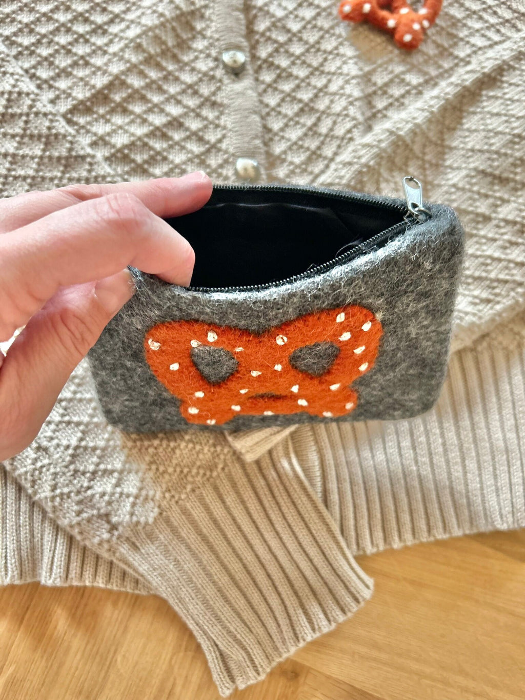 Brezel Tasche I Filztasche I Trachten Clutch I Dirndltasche I Dirndl Breze I Trachten Accessoire I Trachten Geldbeutel I Geldbörse Filz