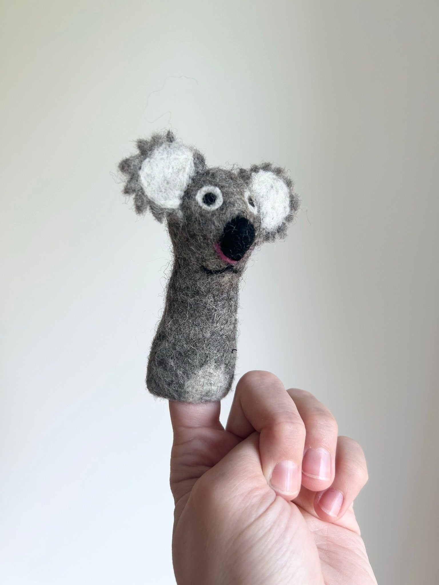 Niedliche Fingerpuppe Koala aus Filz I Spielzeug Montessori I Geschichten erzählen I Koalabär