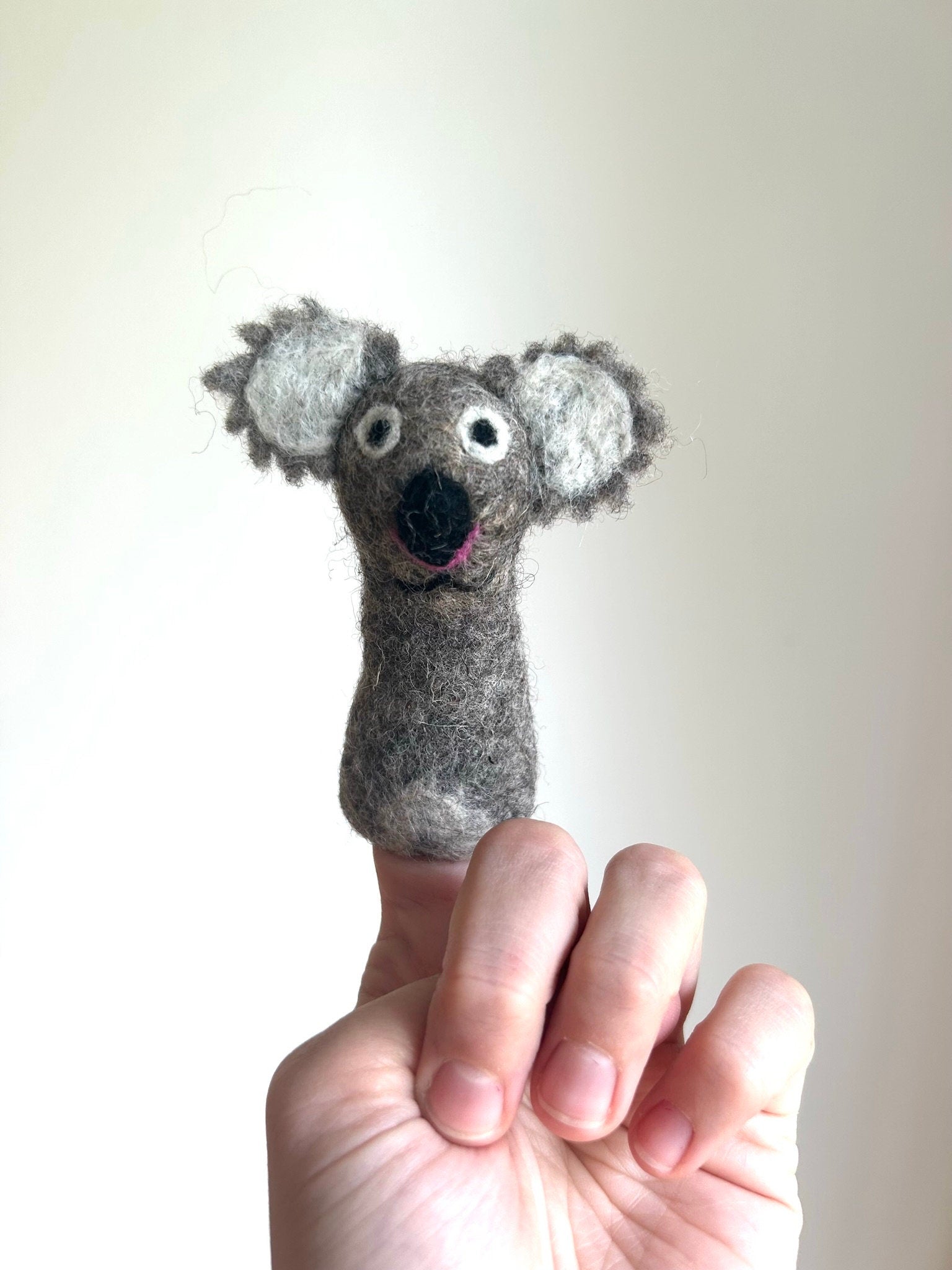 Niedliche Fingerpuppe Koala aus Filz I Spielzeug Montessori I Geschichten erzählen I Koalabär
