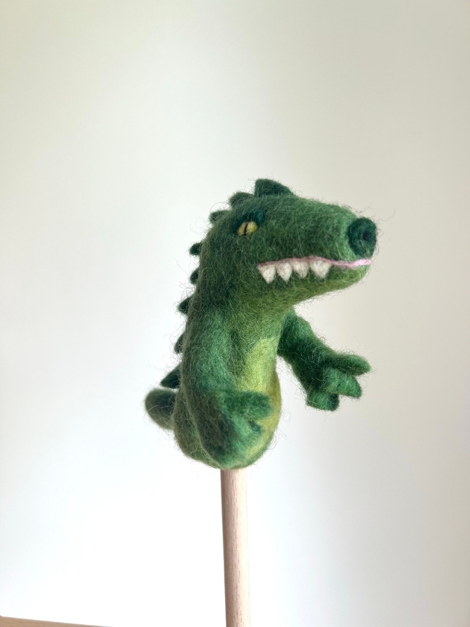 Niedliche Fingerpuppe Krokodil aus Filz I Fingerspiel I Drache I süßes Monster I Spielzeug Montessori I Geschichten erzählen