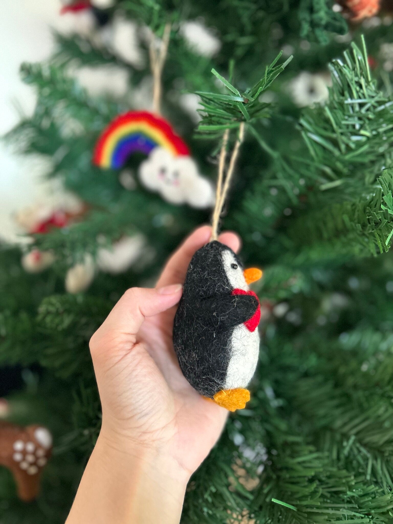 Weihnachtsanhänger Pinguin mit Herz I Christbaumschmuck I Weihnachtsdeko I Weihnachtsbaum I Weihnachtsschmuck aus Filz I Pinguin aus Filz