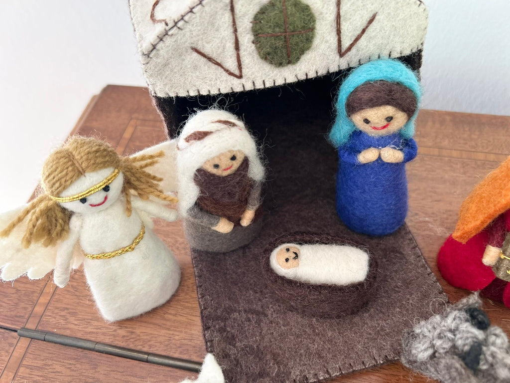 Weihnachtskrippe aus Filz I Weihnachtsdeko I handgemacht I Maria und Josef I Stall I Heilige 3 Könige I Jesuskind