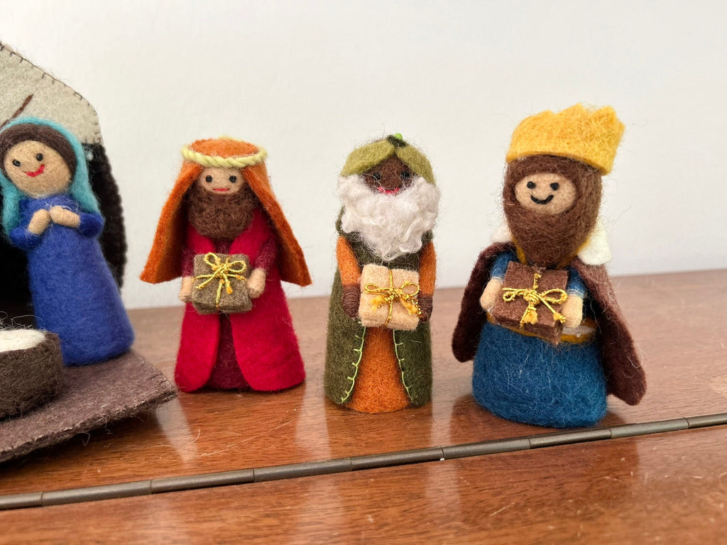 Weihnachtskrippe aus Filz I Weihnachtsdeko I handgemacht I Maria und Josef I Stall I Heilige 3 Könige I Jesuskind